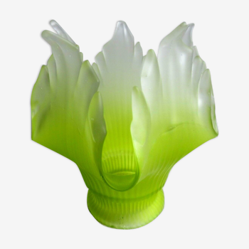 Claw tulip in degraded anise green glass, flower with 5 cut petals