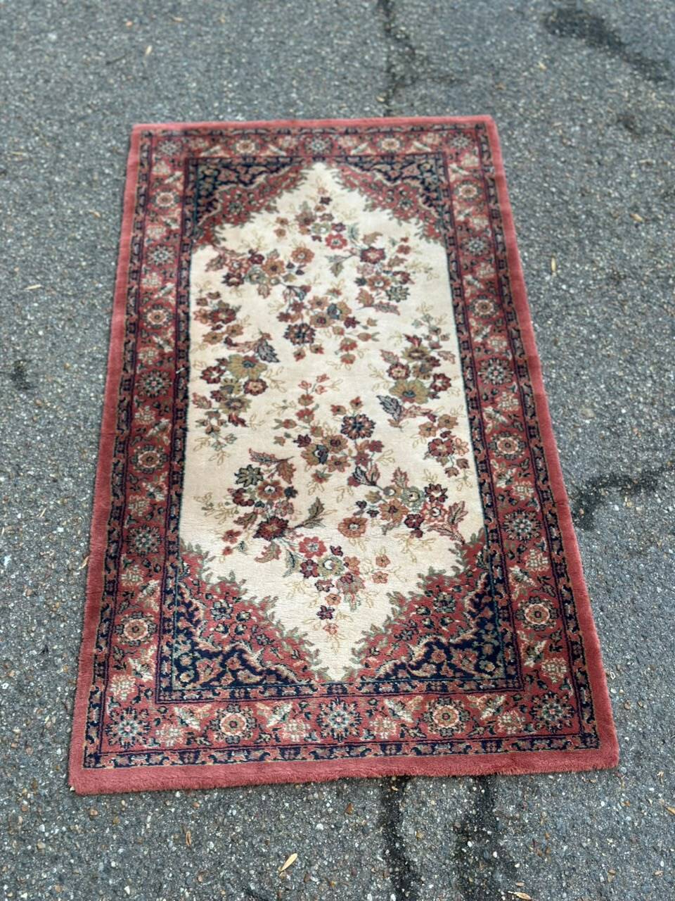 Vintage wool Persian rug with floral patterns 140x70 bedside rug.