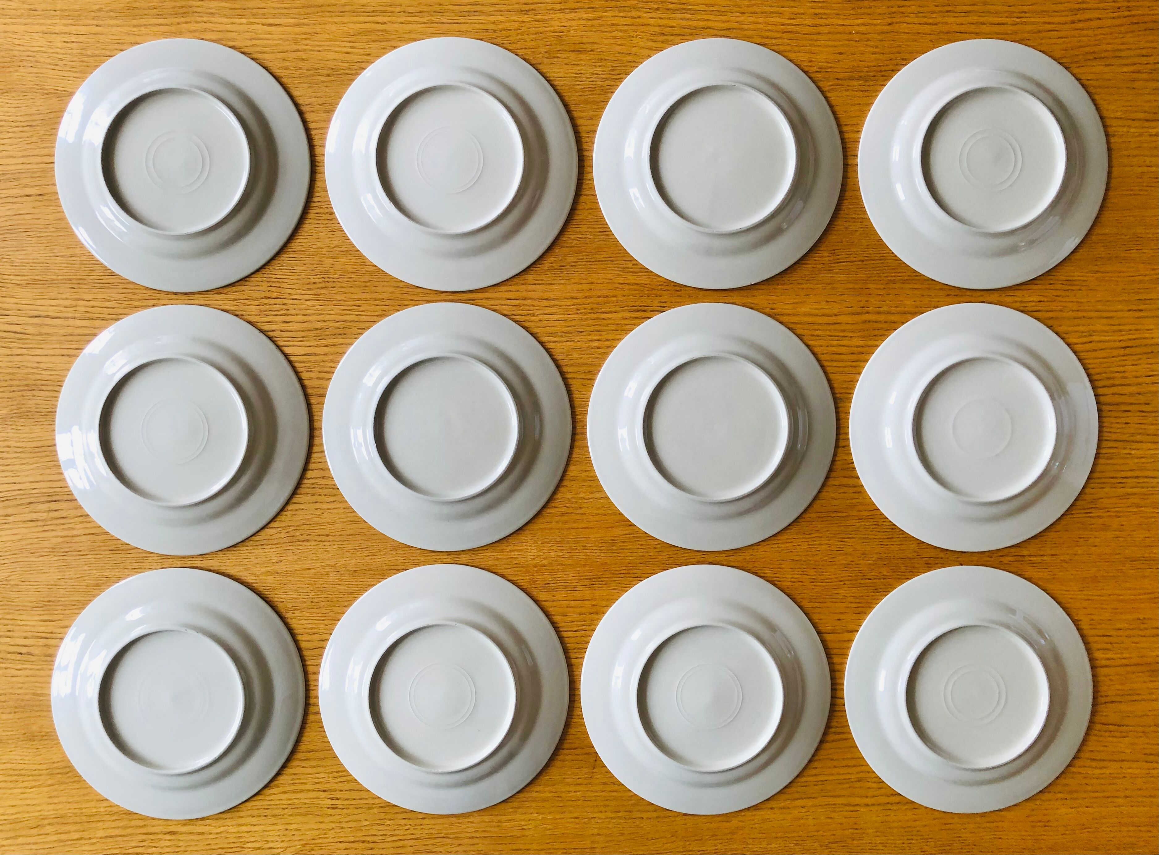 12 Flat plates in vintage speckled stoneware