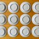 12 Assiettes plates en grès moucheté vintage