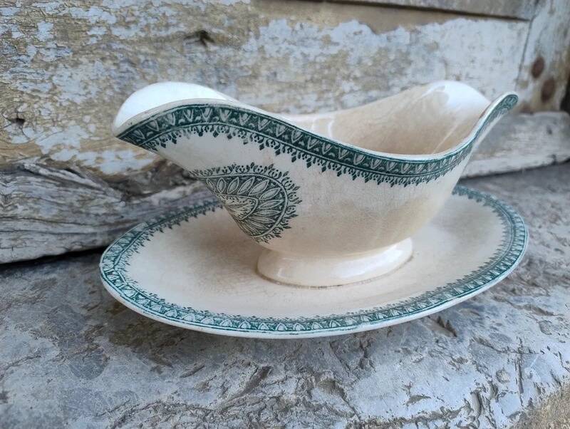 Antique sauce boat Creil and Montereau Ironstone English model
