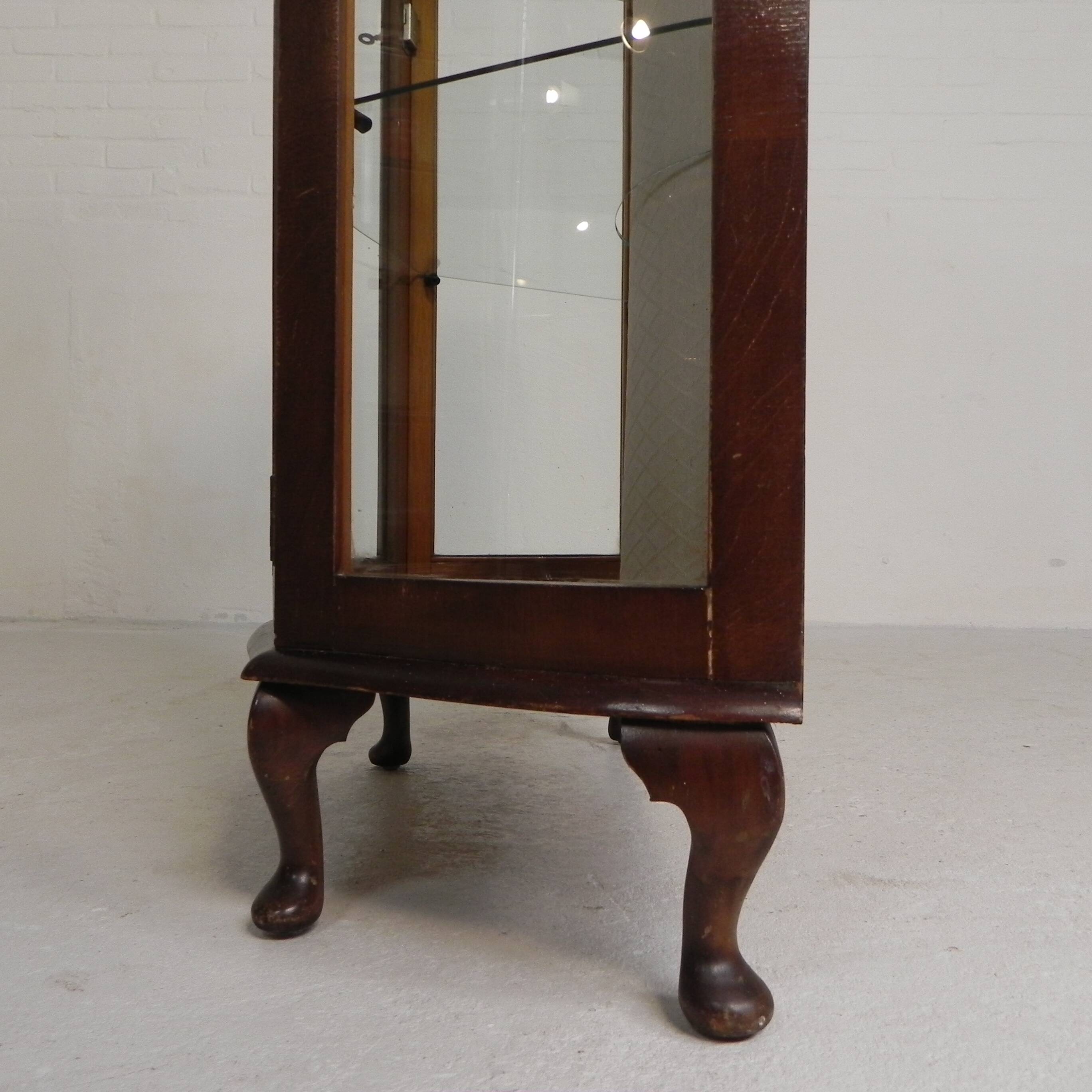 English Art Deco display cabinet on ornate legs, 1930s