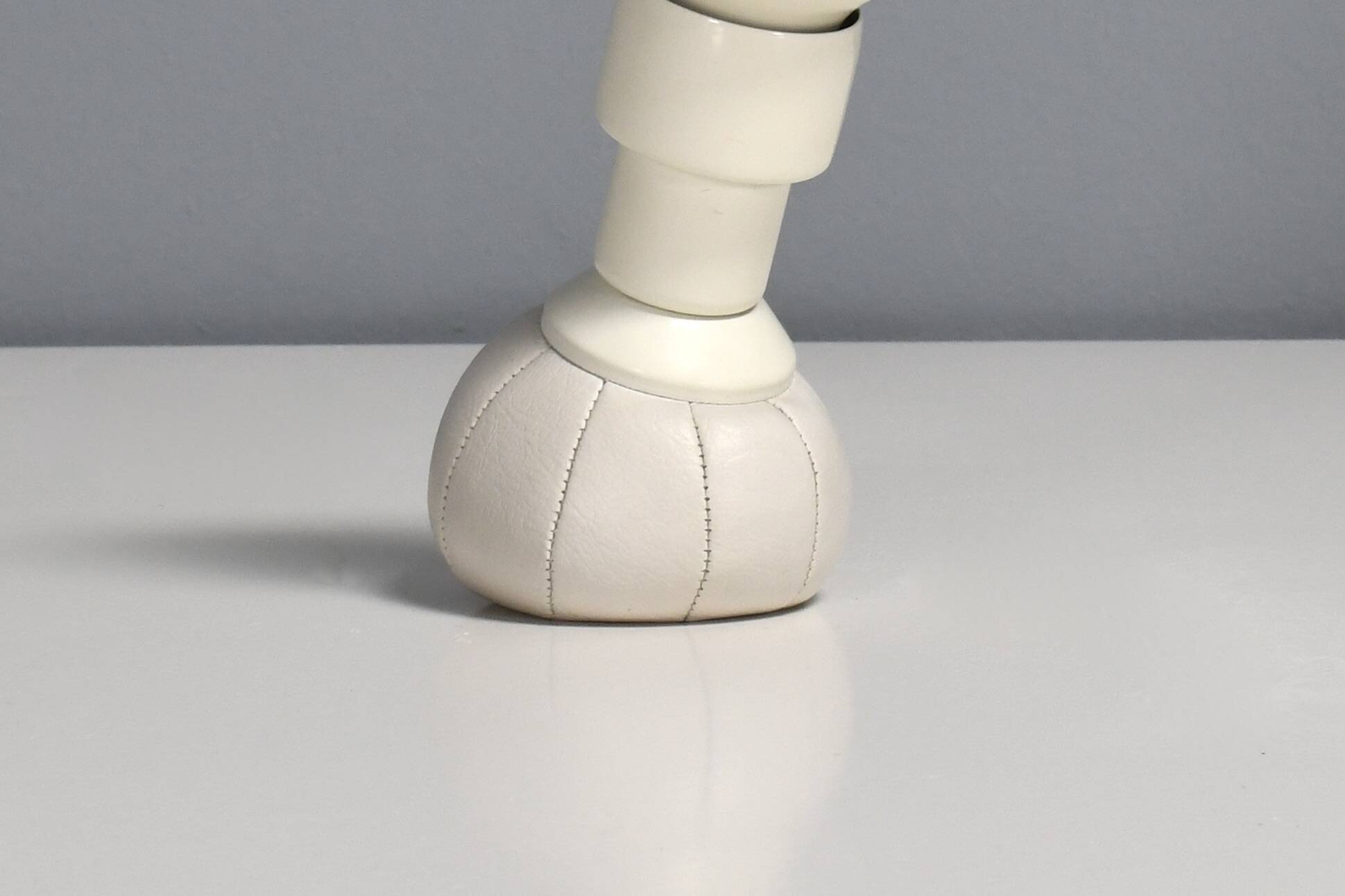 White 600P Table Lamp by Gino Sarfatti by Arteluce, Italy 1966