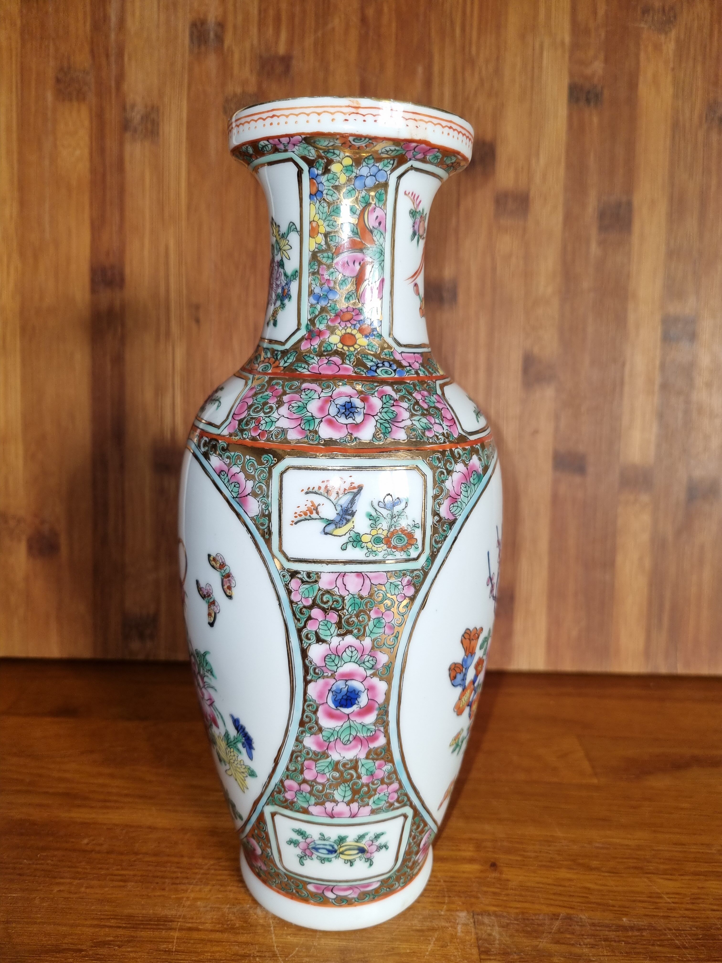 Chinese porcelain vase Canton style