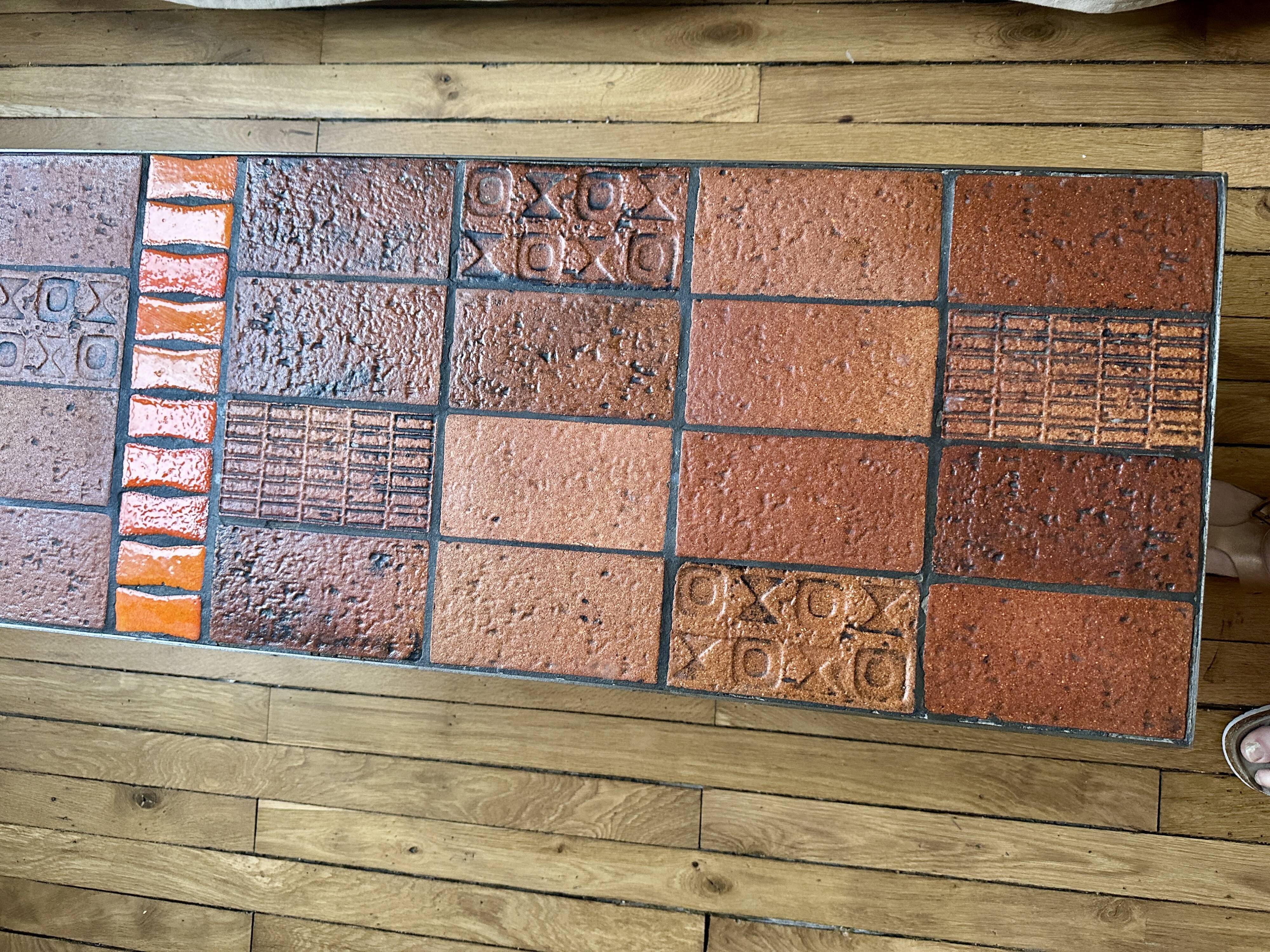 Table basse rectangulaire vintage de Jean Jaffeux en acier et céramique