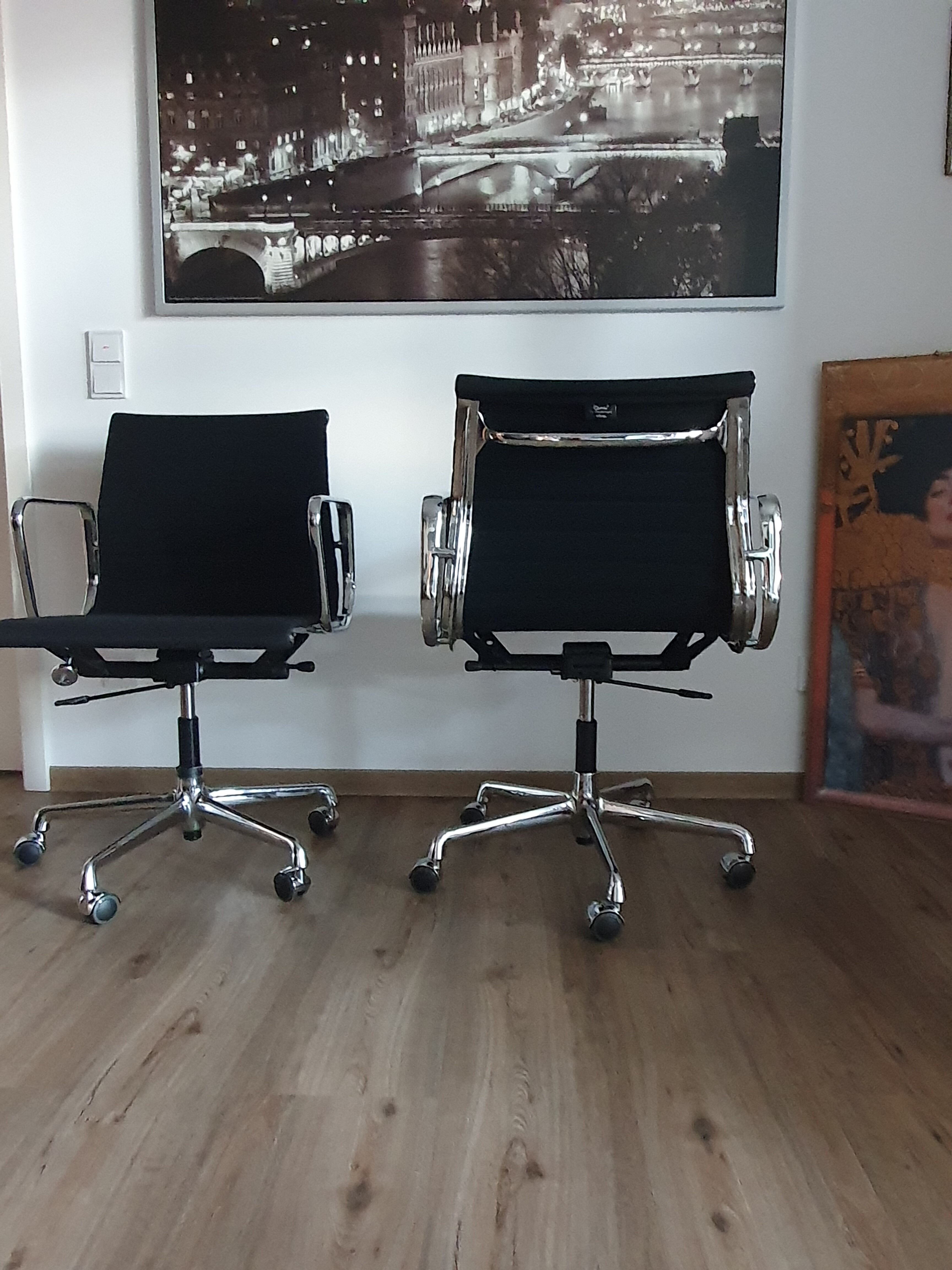 EA 117 Office chairs by Charles & Ray Eames for Vitra