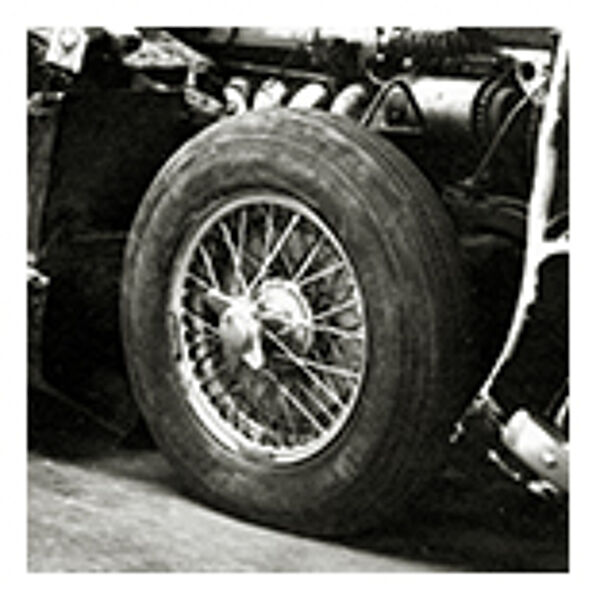 Photographie de l'Aston Martin accidentée de Françoise Sagan