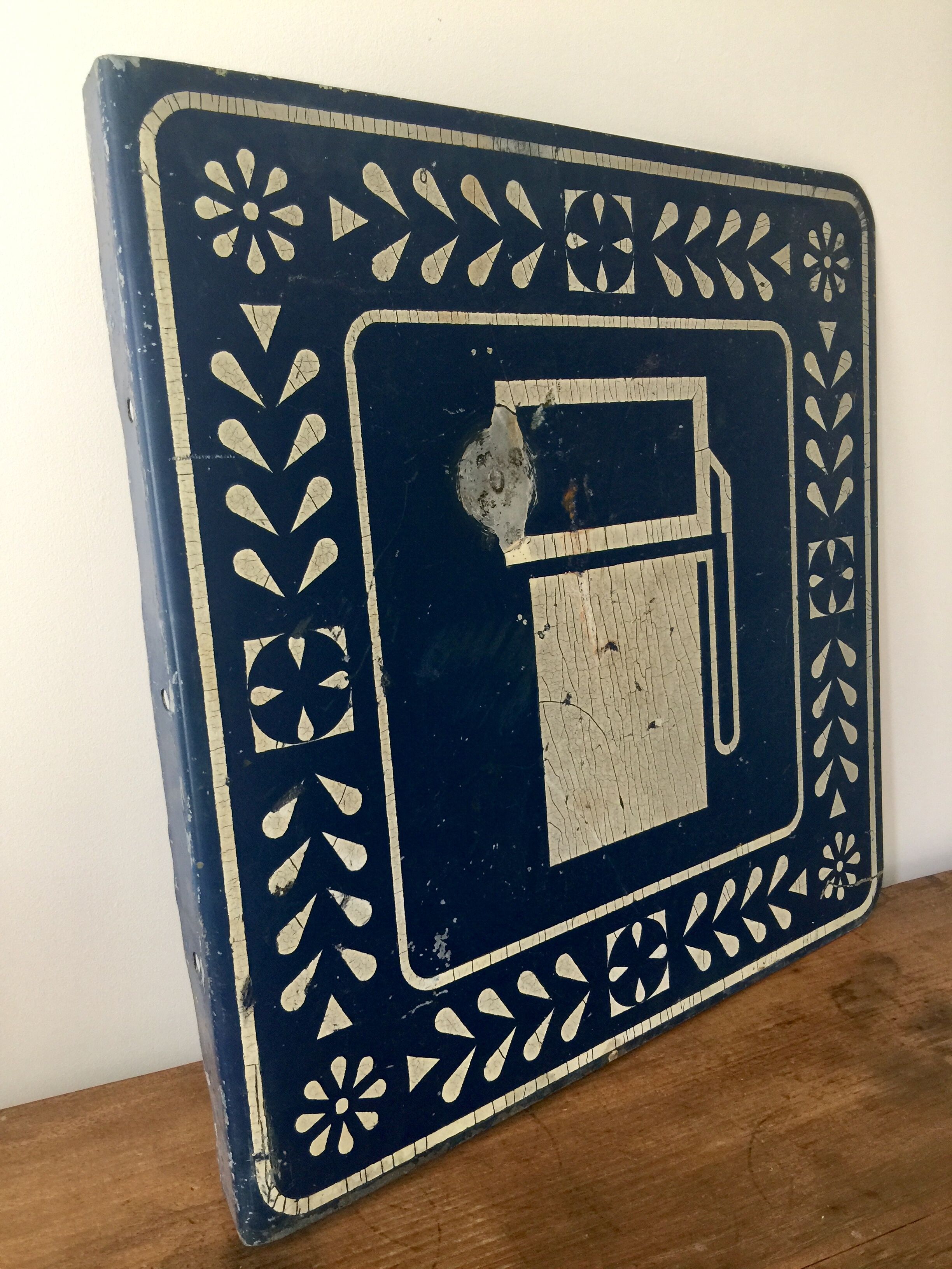 Two-sided iron plate Hotel and pottery