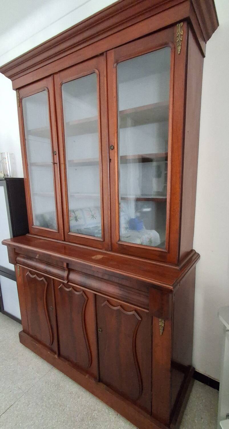 English display cabinet in mahogany