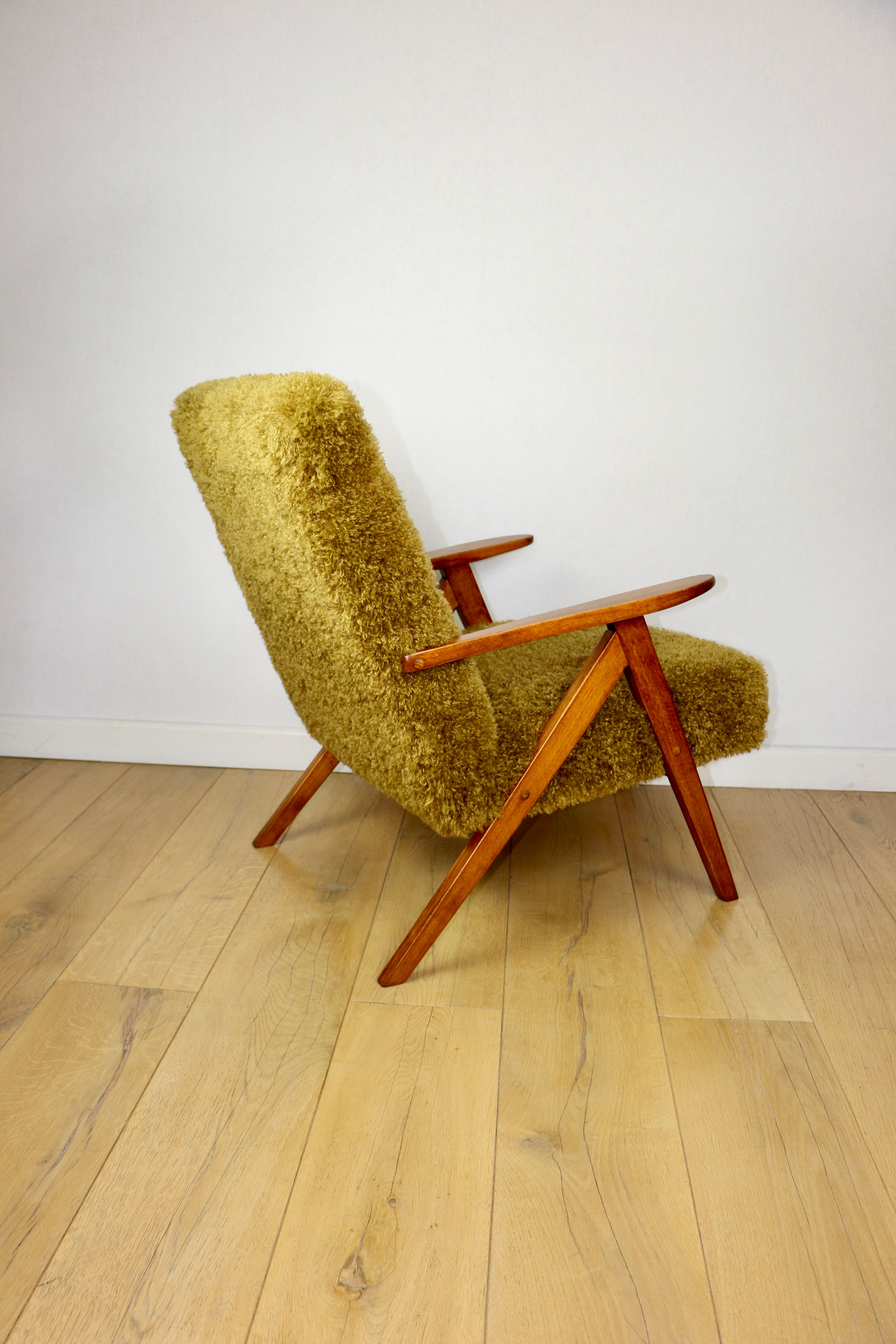 Vintage armchair B-310 VAR vintage khaki / olive long hair Rudy Lis