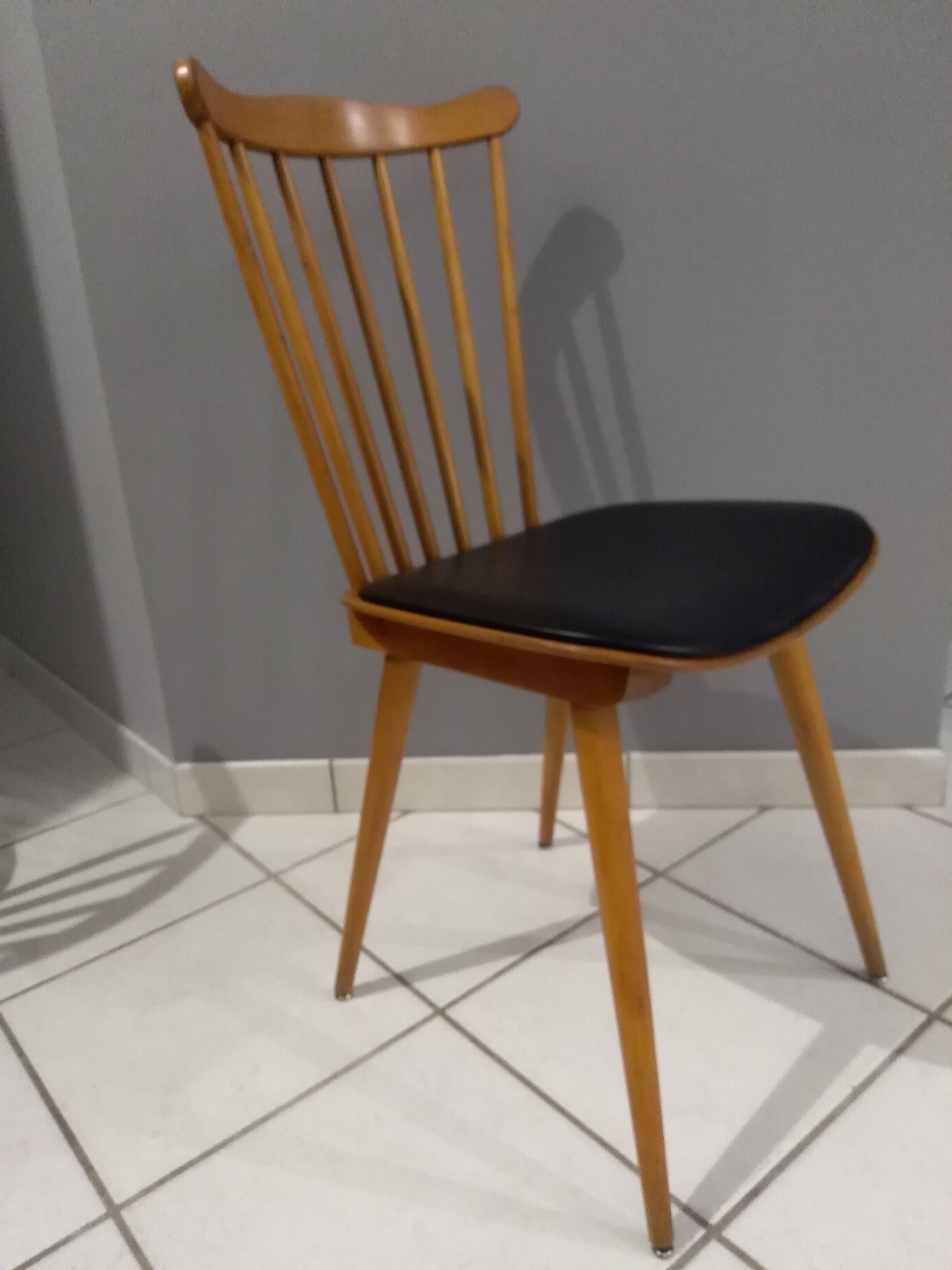 Suite de 6 chaises bistrot Baumann vintage "Menuet"