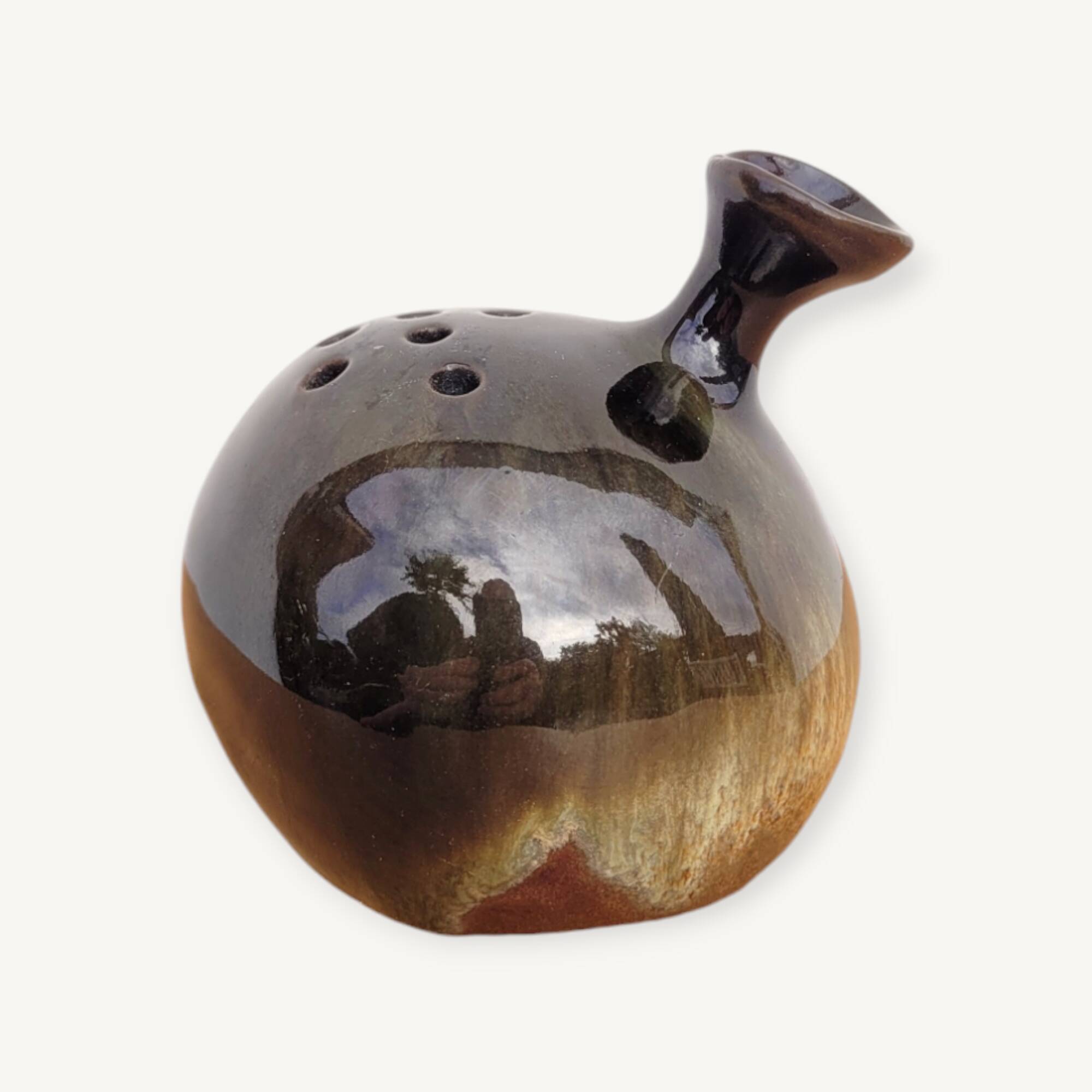 E. Eussa ceramic flower pick