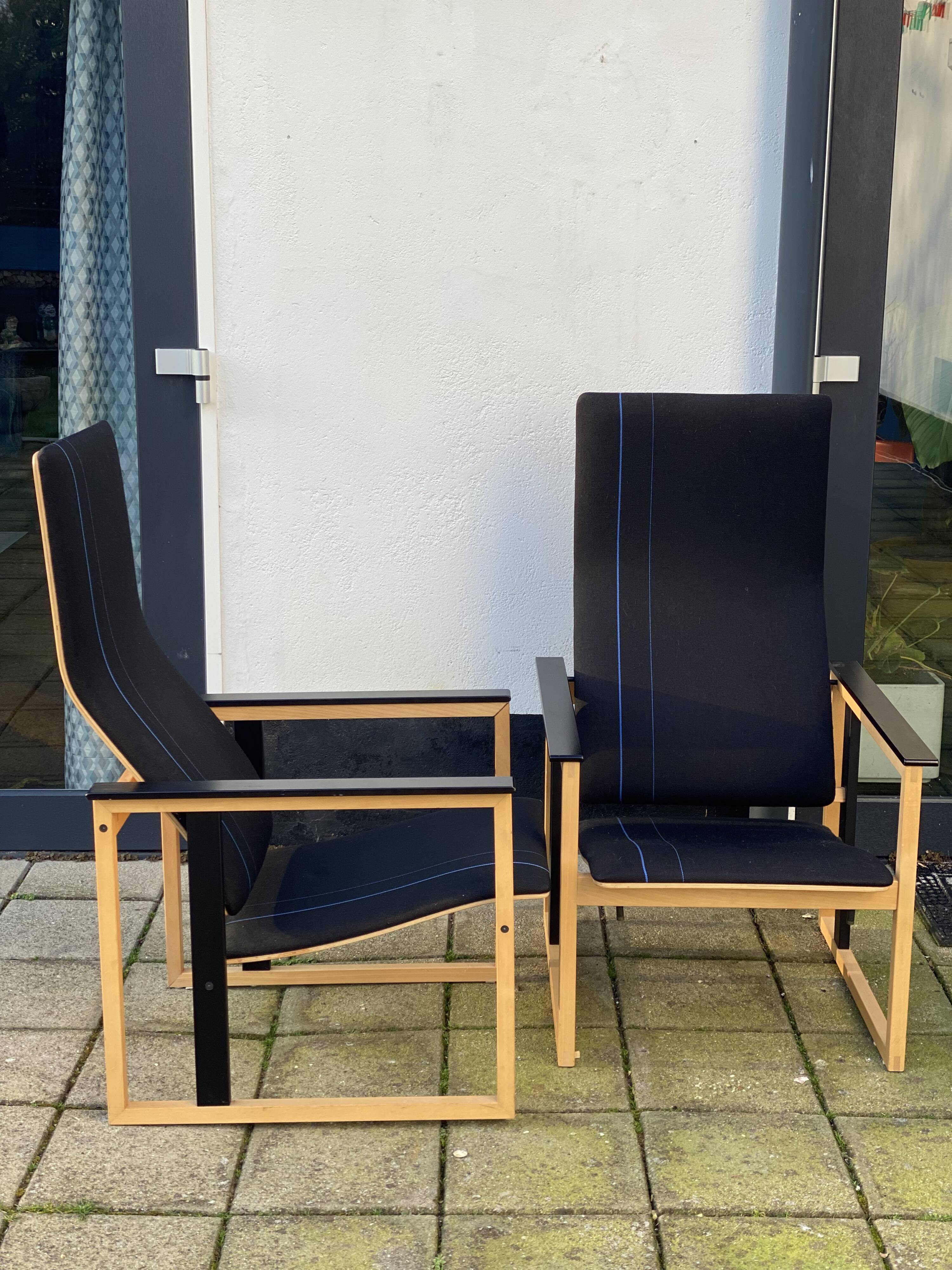 Paire de fauteuils Artza Noirs par Simo Heikkila