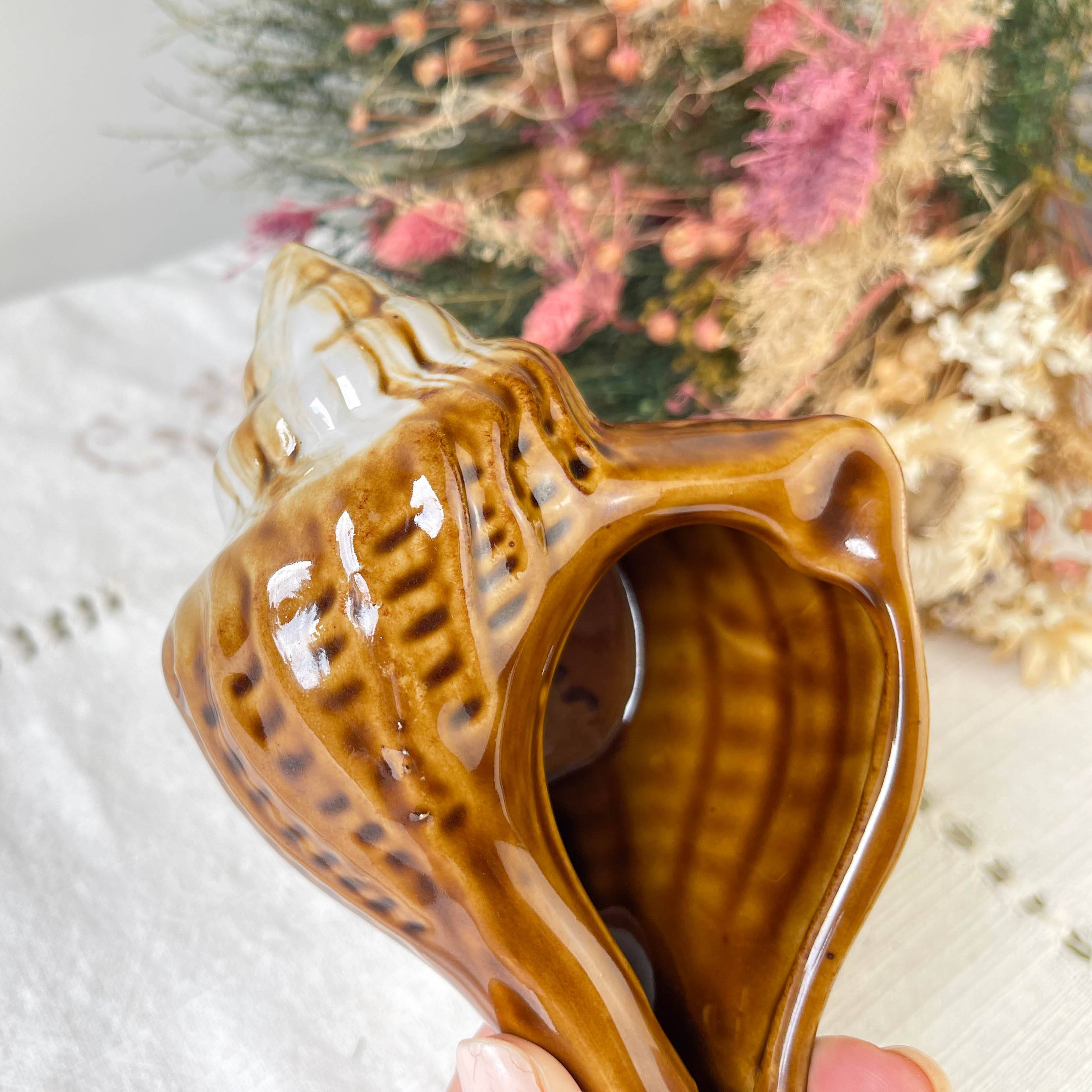 Vintage 50s shell ceramic ashtray