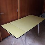 Table en formica jaune vintage