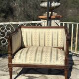 Low armchair in finely carved wood in the Louis XVI style from the 19th century