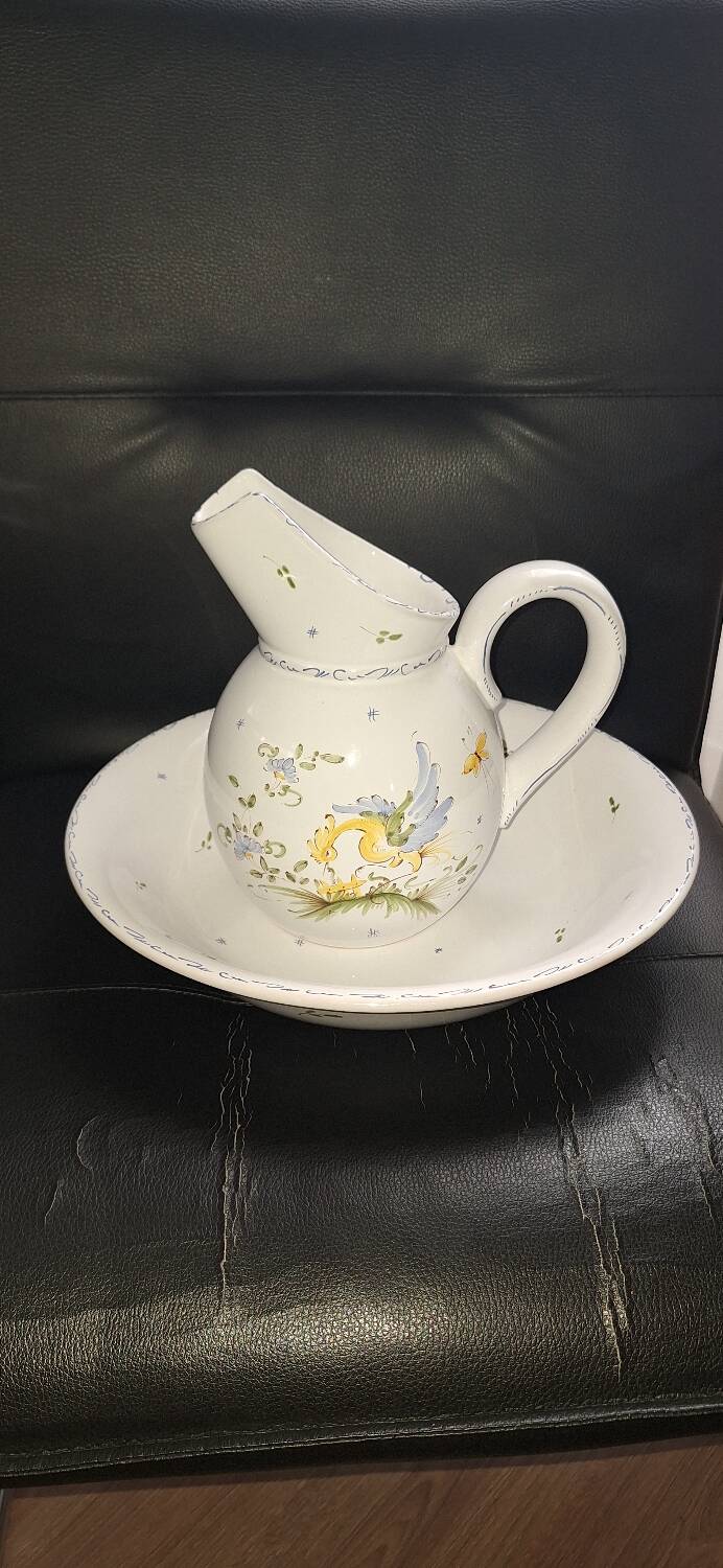 Vase Moustiers workshop A.Baratta (A.B)