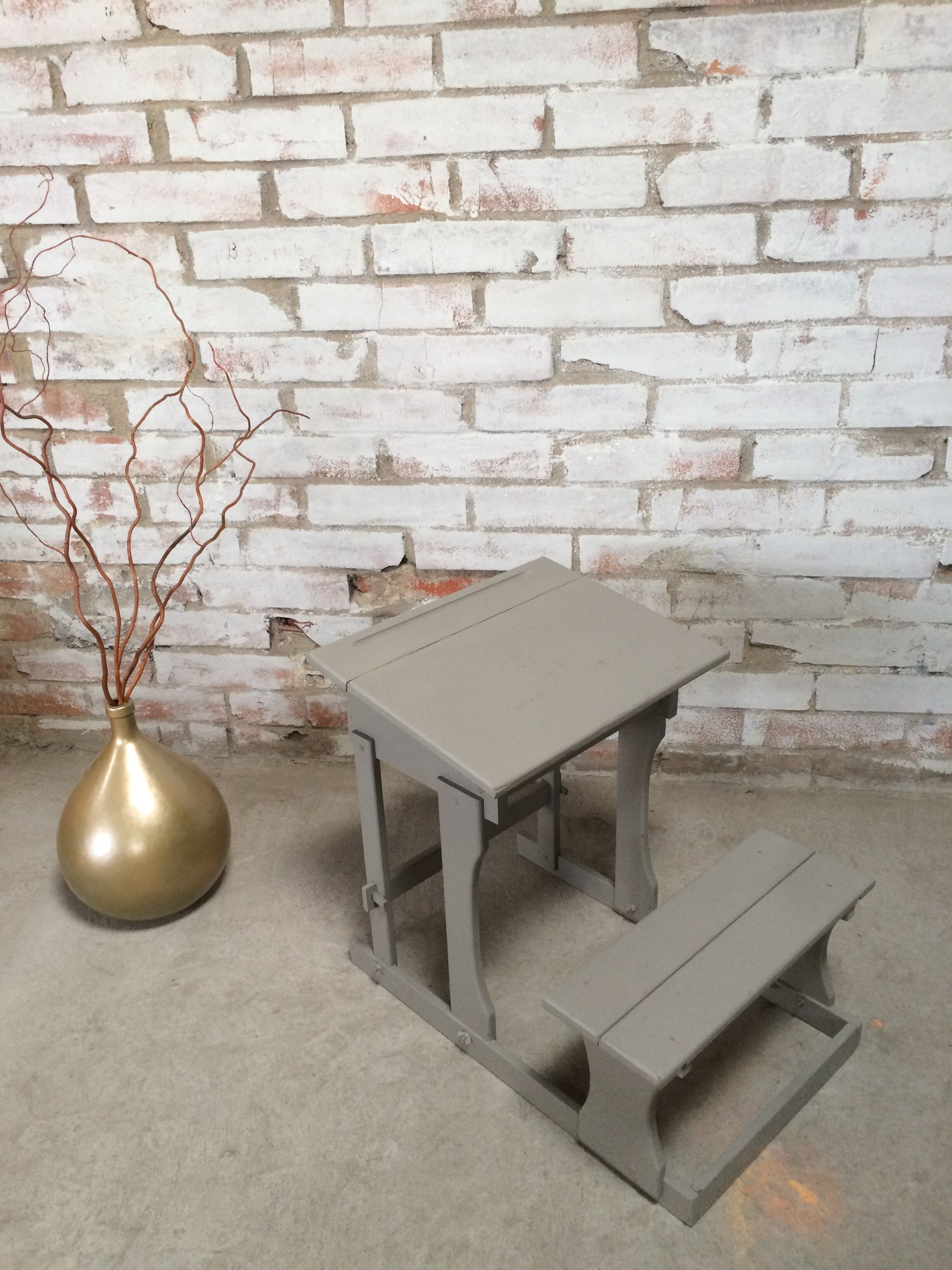Child desk desk