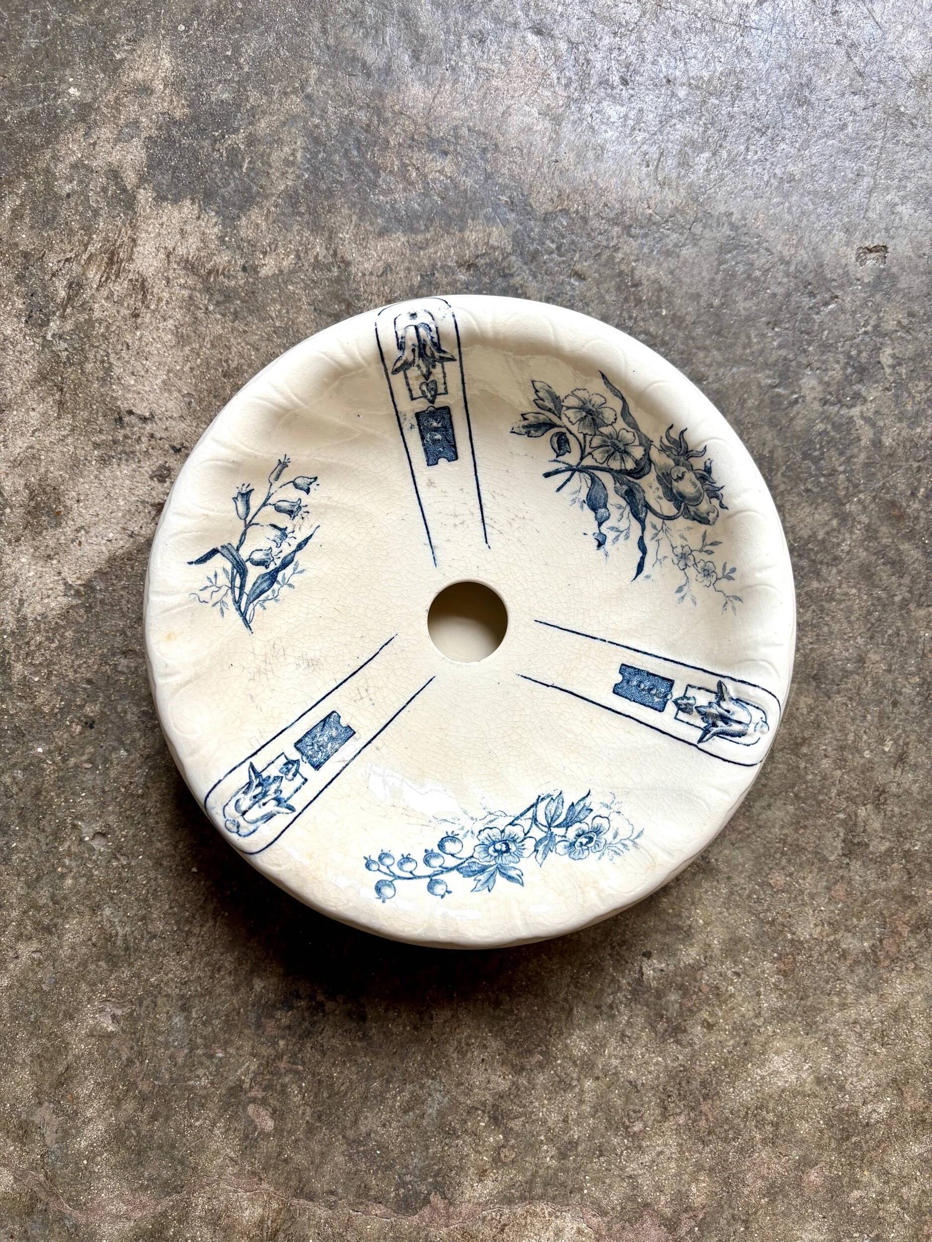 Gien sponge holder, "Lamballe" service in blue ironstone