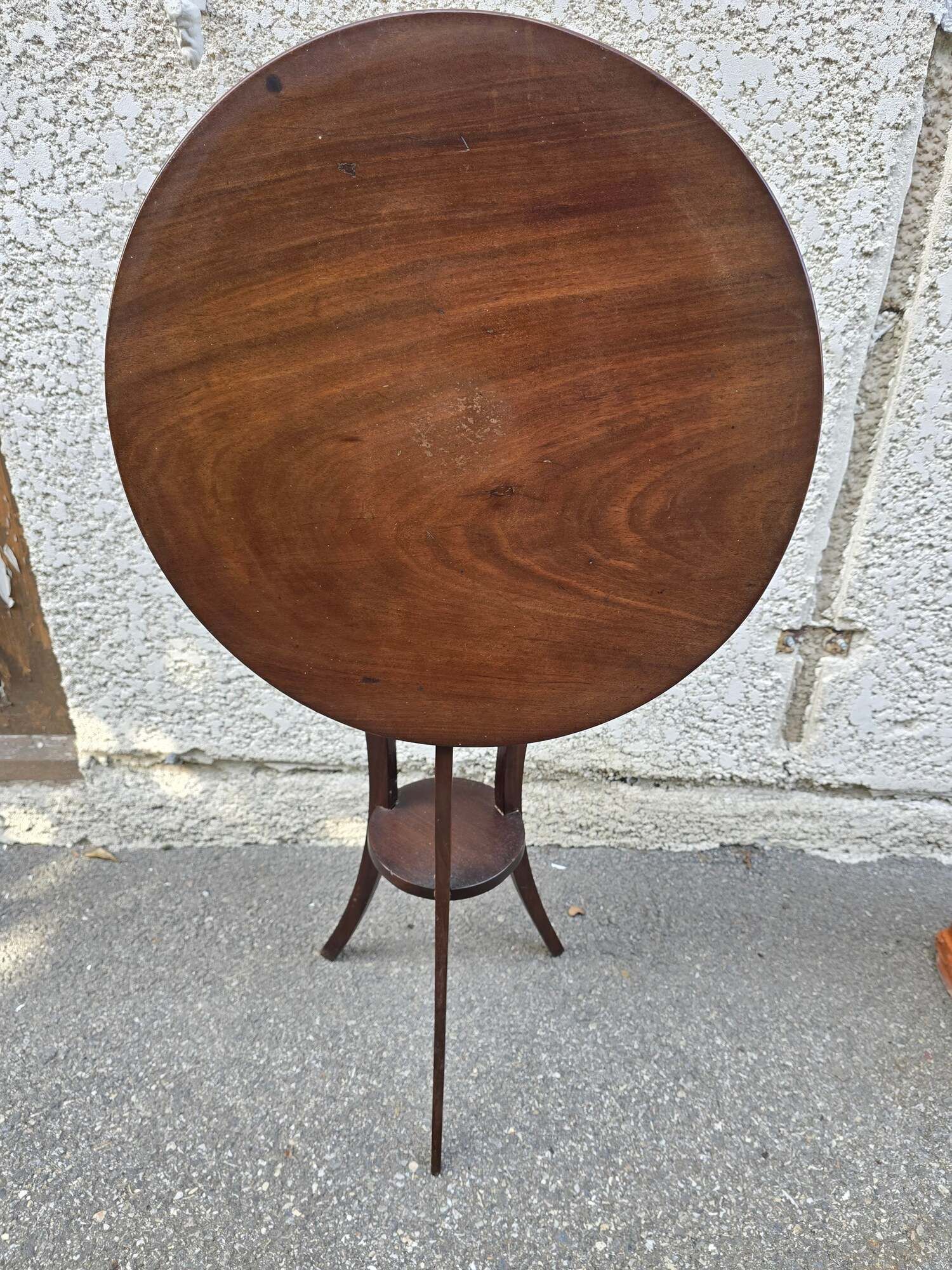 Tripod gueridon in mahogany with a tilting top – Directoire period / early 19th century