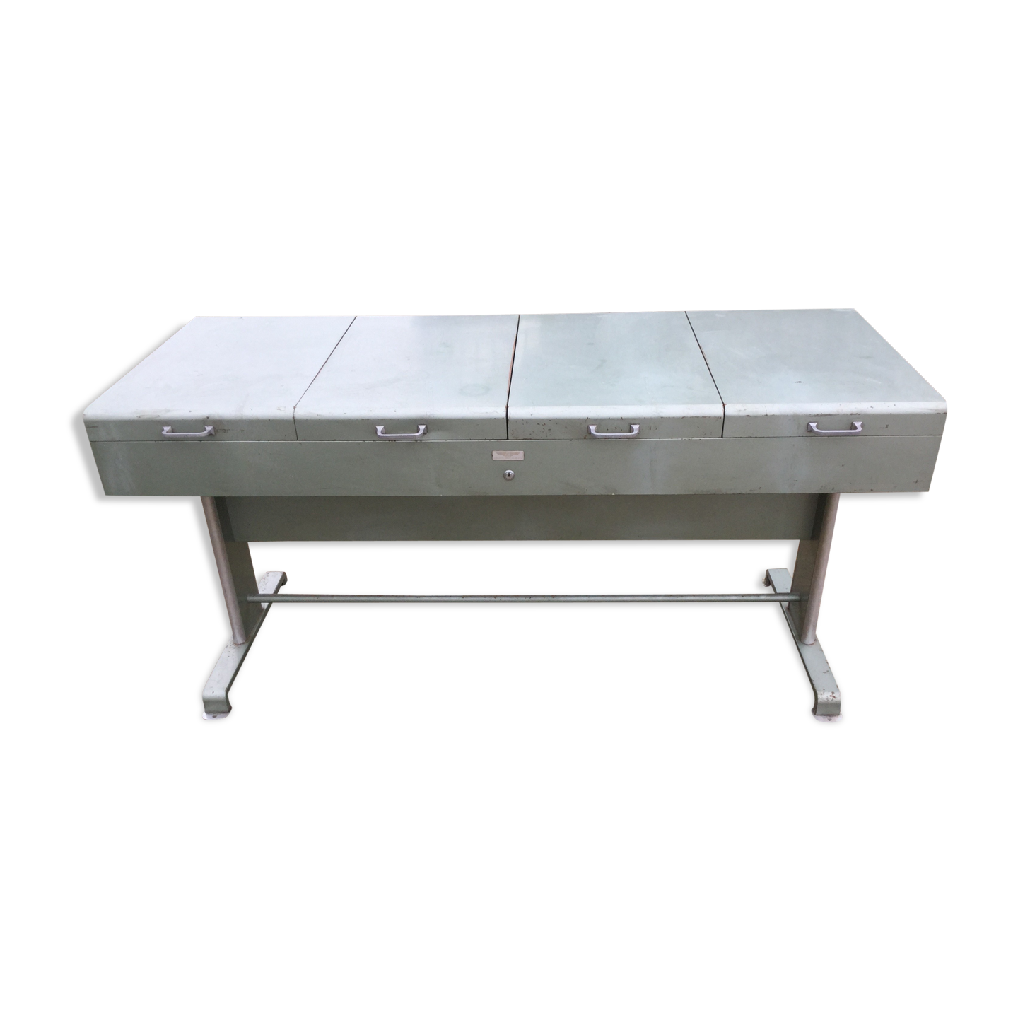 Meuble de rangement industriel
