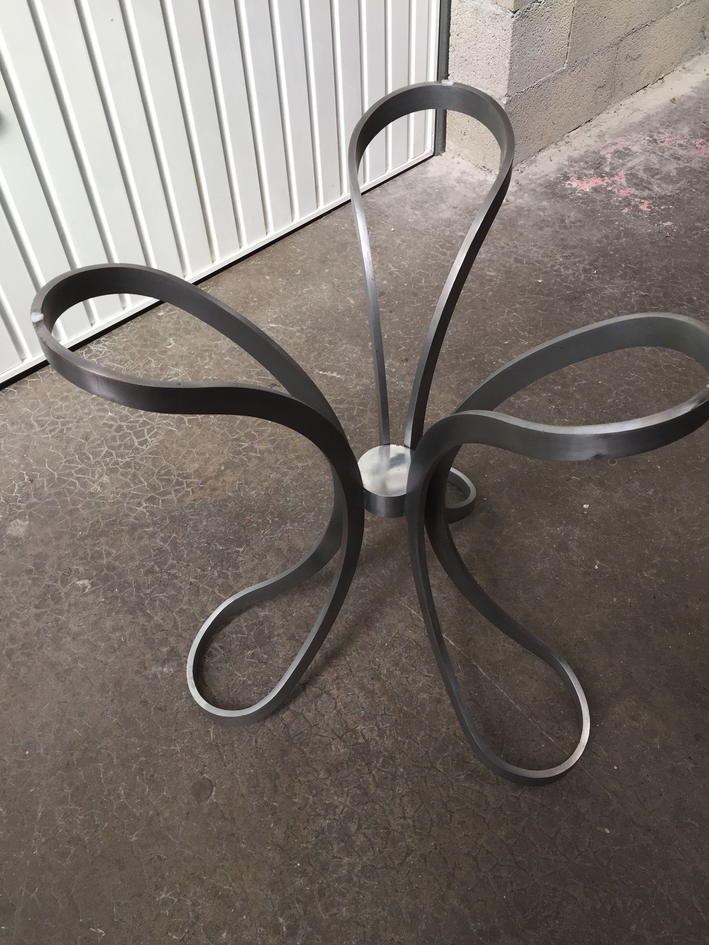 Table ronde design années 70