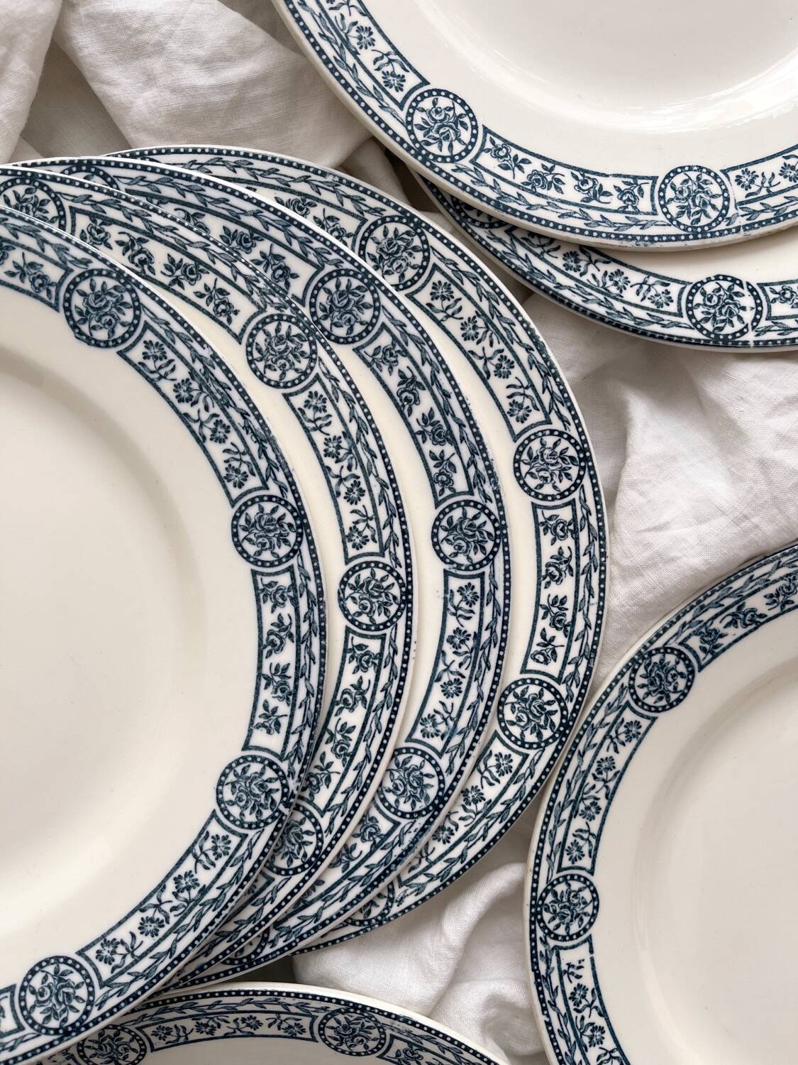 8 flat ironstone plates “Bristol” Salins