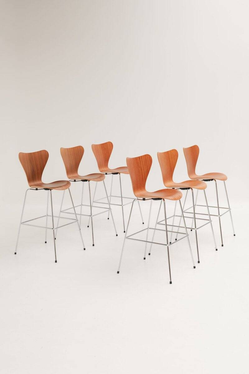 Bar stool Series 7 3187 in wood by Arne Jacobsen for Fritz Hansen