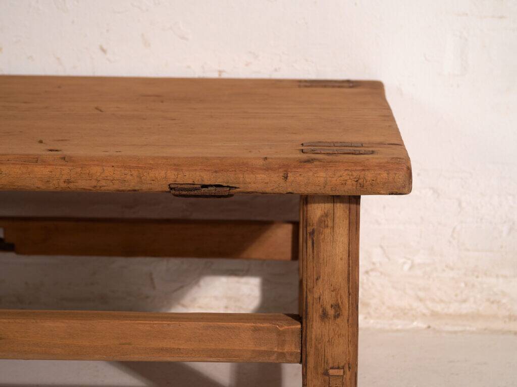 Table basse ancienne en bois de pin – Chine, vers 1890