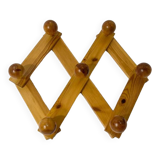 Accordion wall coat rack in solid pine