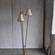 Art Deco floor lamp from the 1940s in brass with a wooden base, 3 branches, beige lampshades.