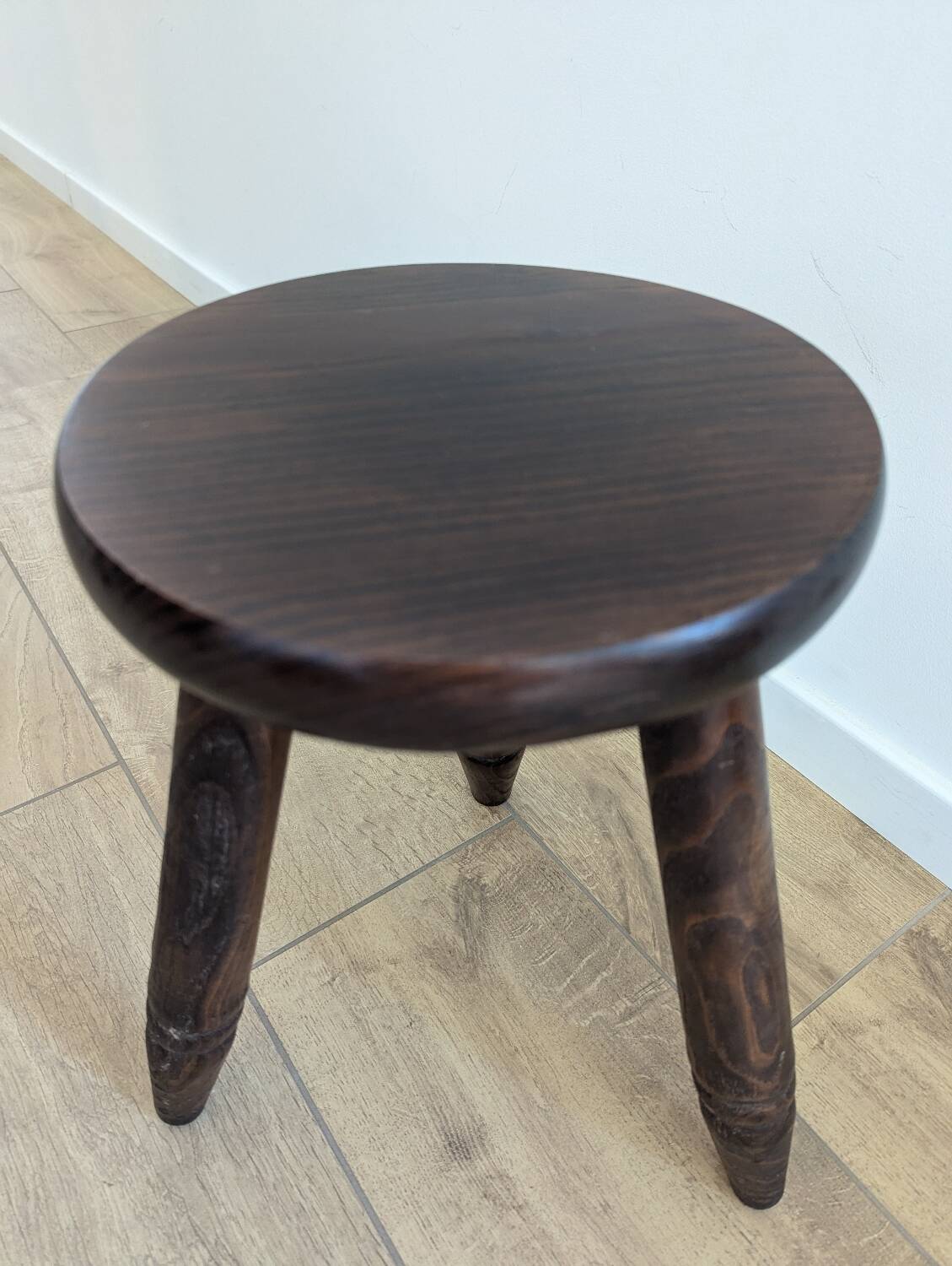 Tabouret tripode en bois