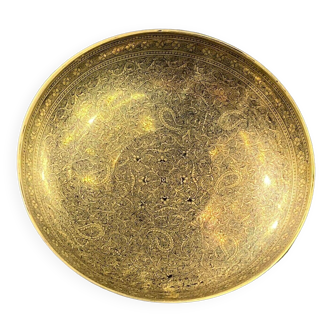 Indo-Persian offering dish in finely damascened bronze