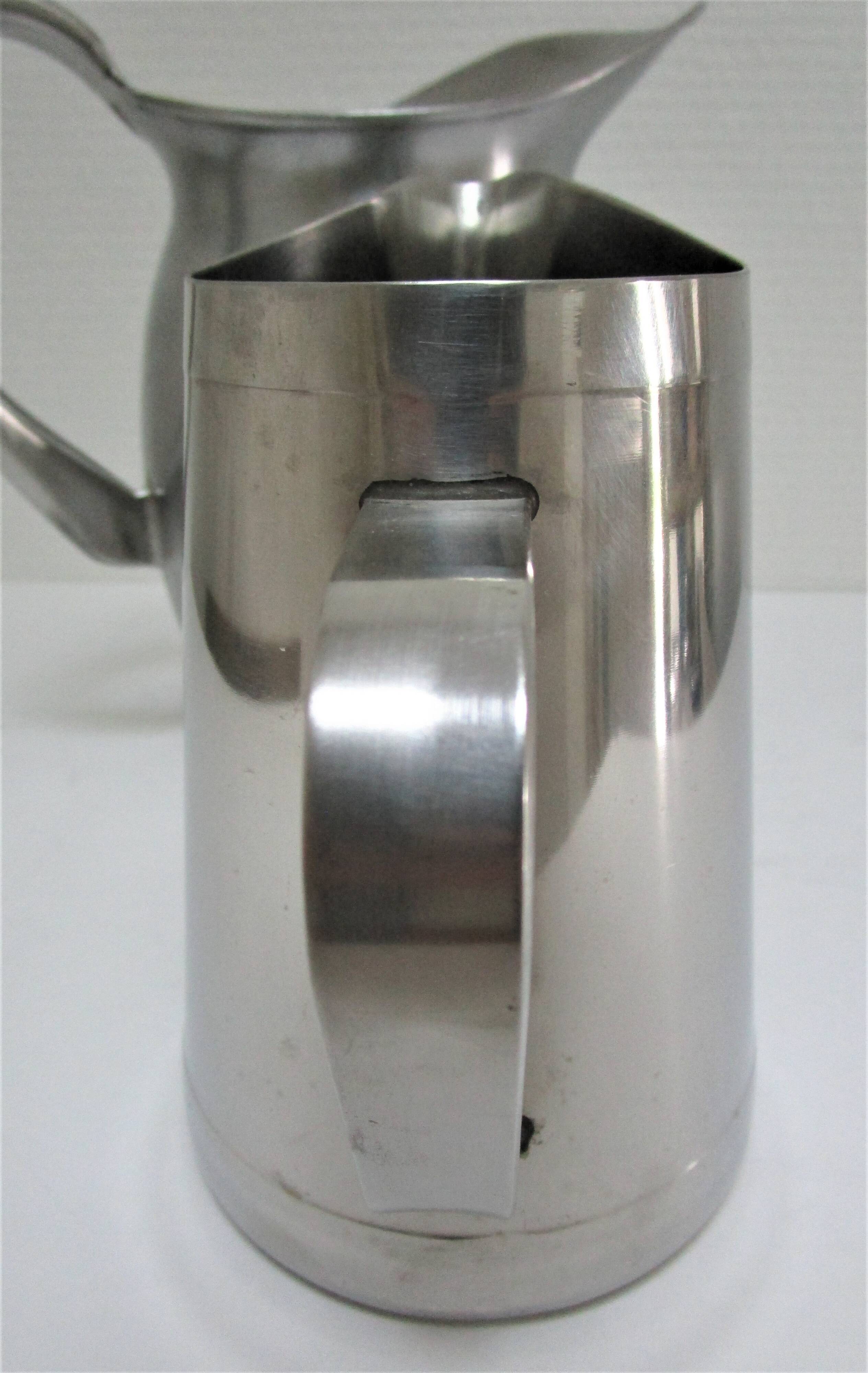 Deux pichets inox Vollrath Hallins vintage