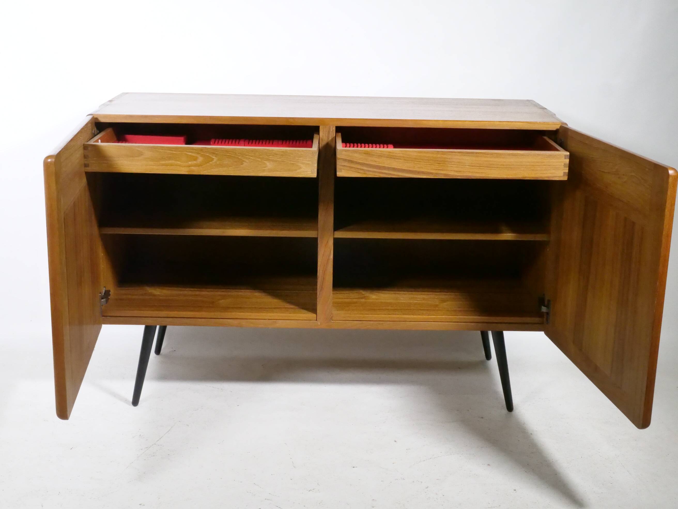 Buffet design danois en teck des années 1960