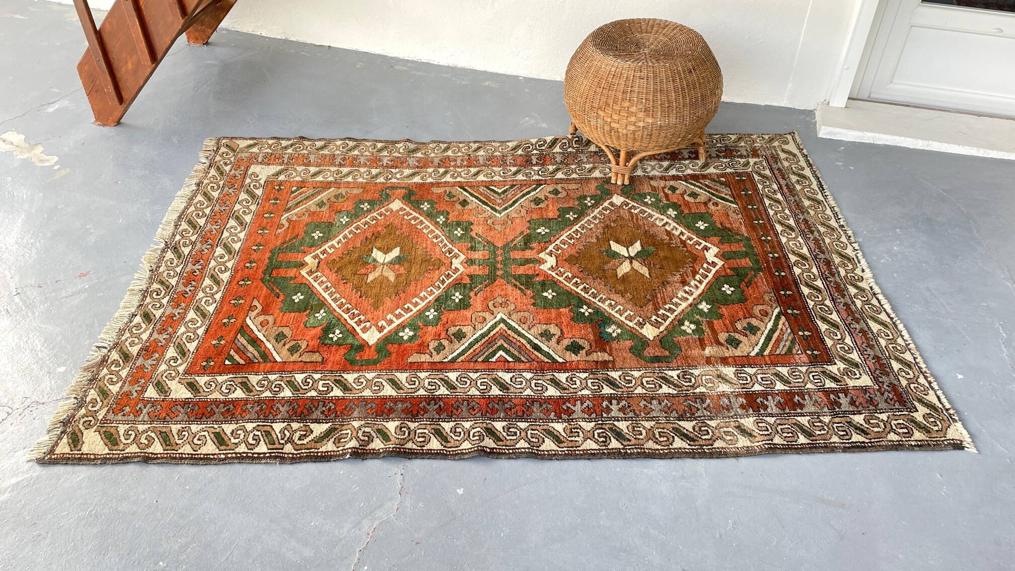 Vintage pure wool handcrafted oriental rug - 143cm x 208cm