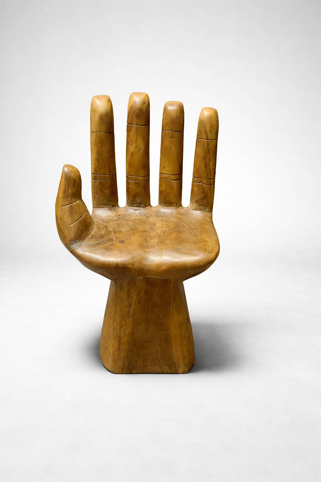 Sculptural wooden armchair – Hand shape
