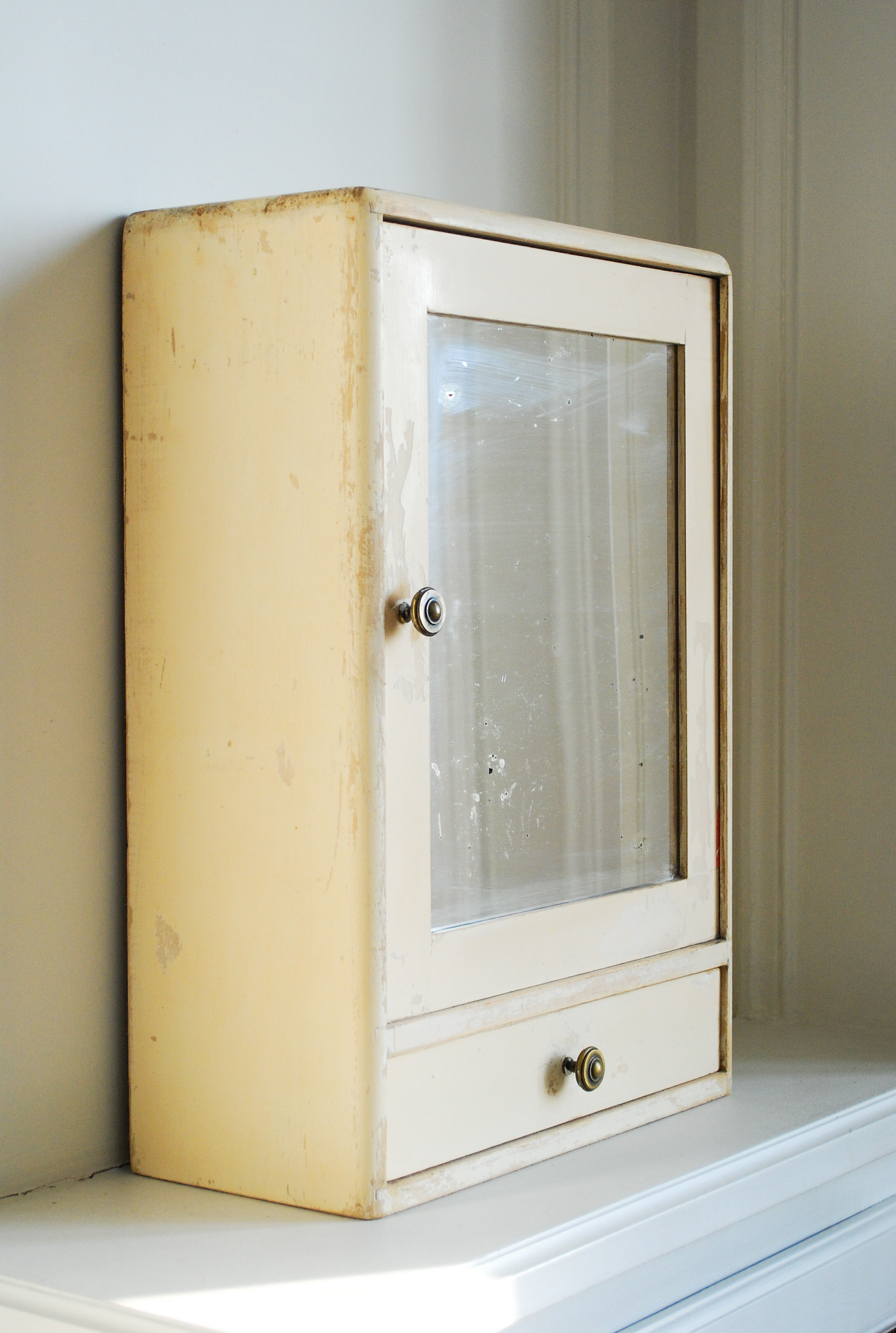 Armoire à pharmacie ou de toilette