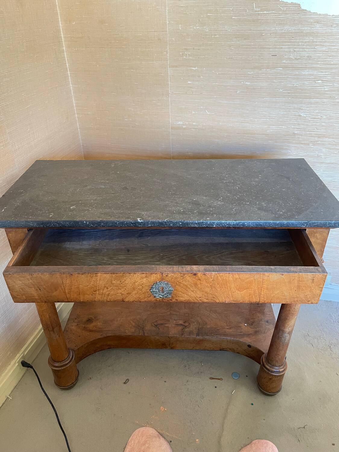 Console ancienne style Louis Philippe en bois et plateau en marbre