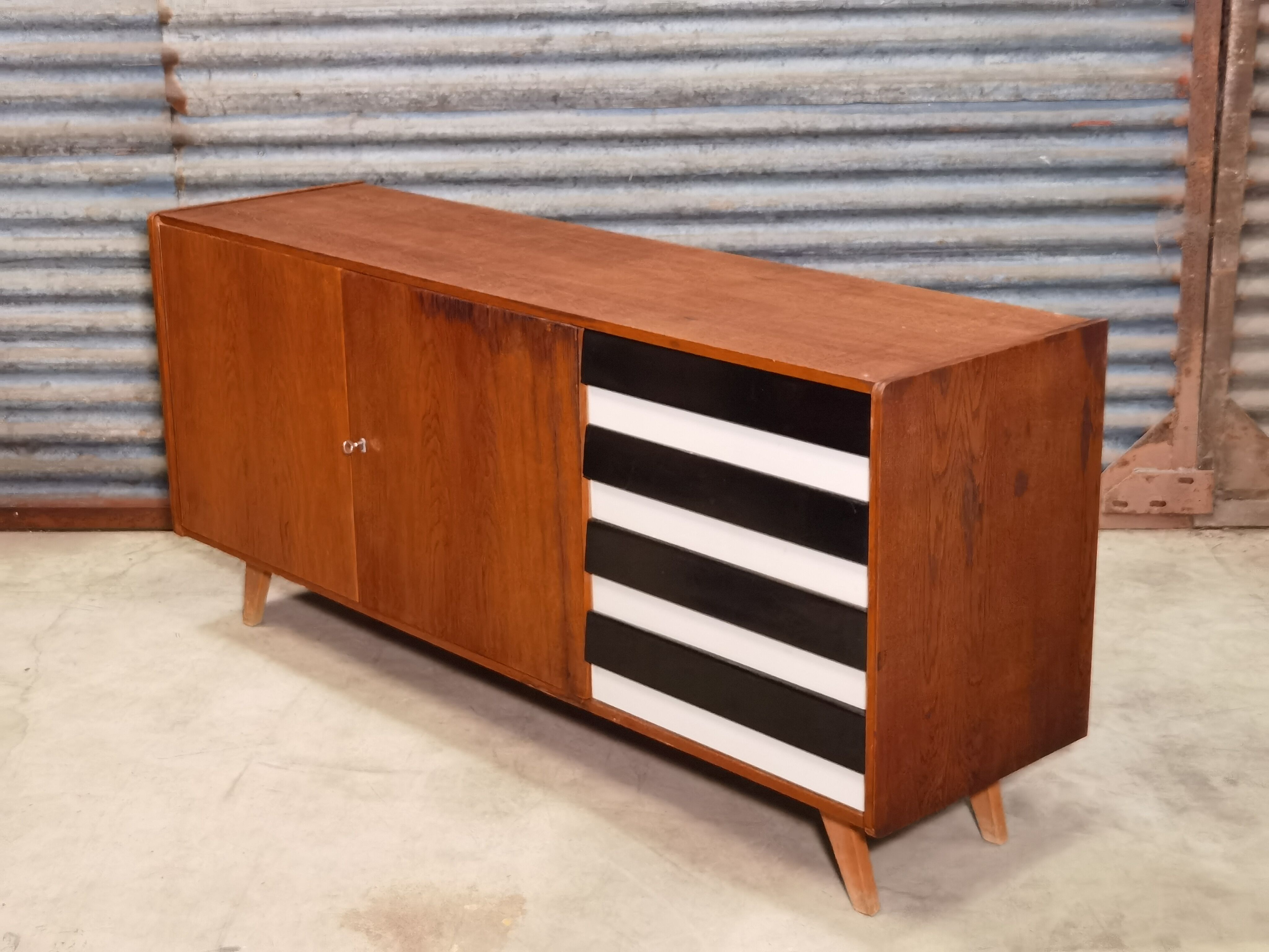 Enfilade U-460 de Jiri Jiroutek par Interier Praha