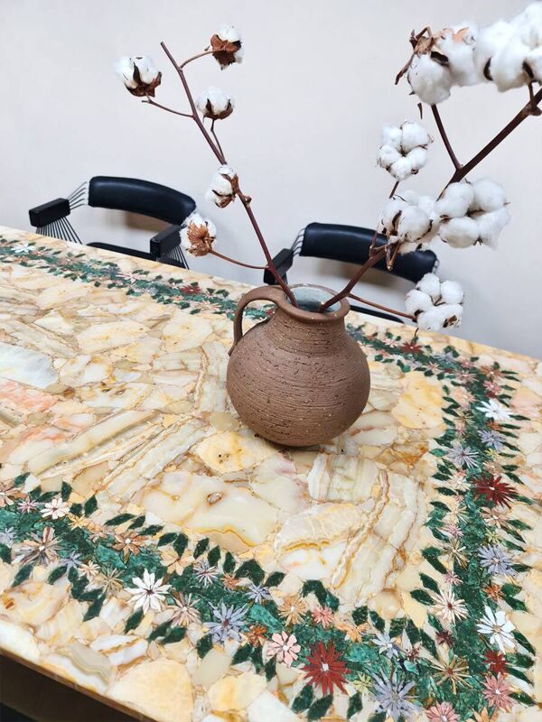 Table à manger vintage italienne en marbre, onyx avec motif floral « Edelweiss »