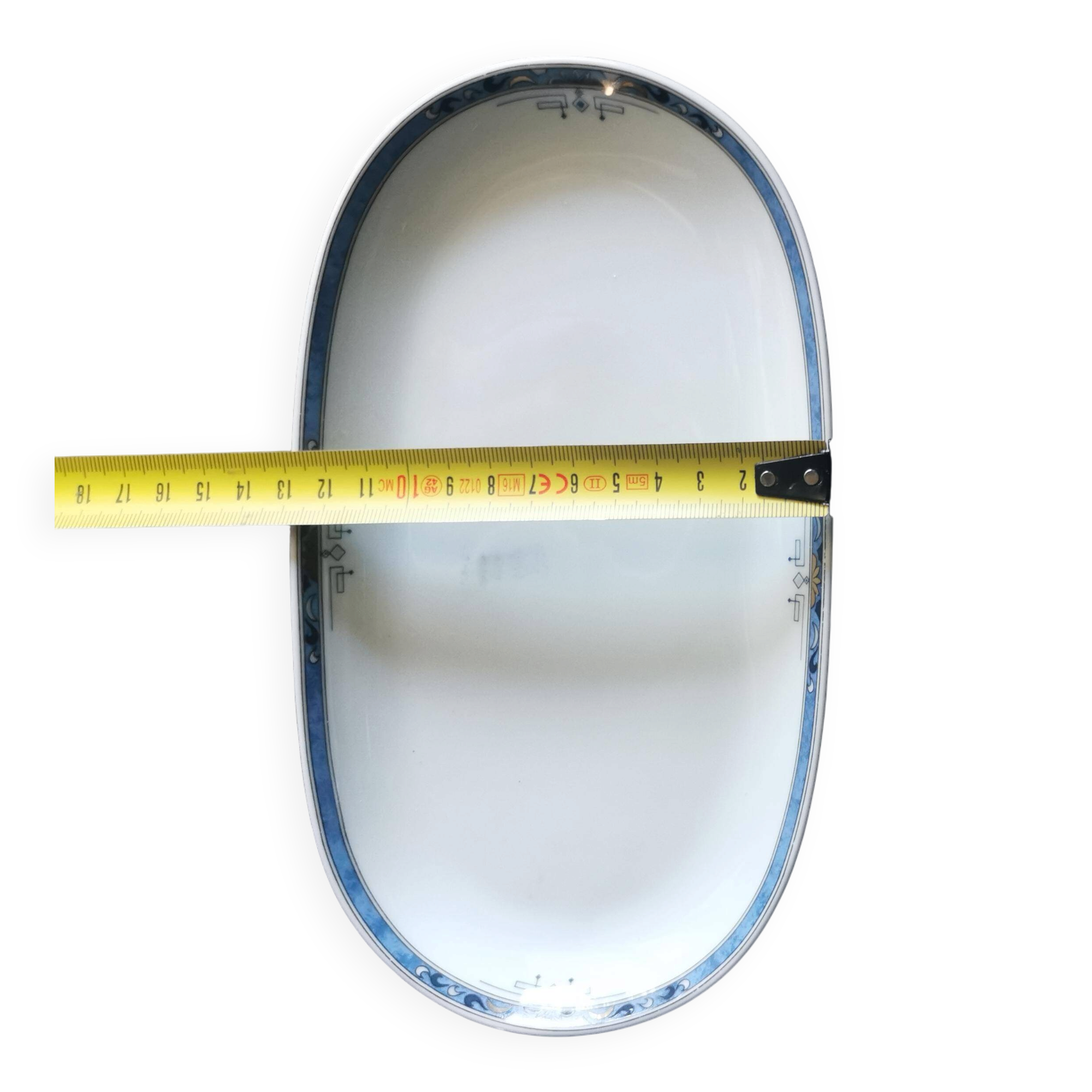 Oval porcelain plate from Sologne – blue decoration – 22 cm