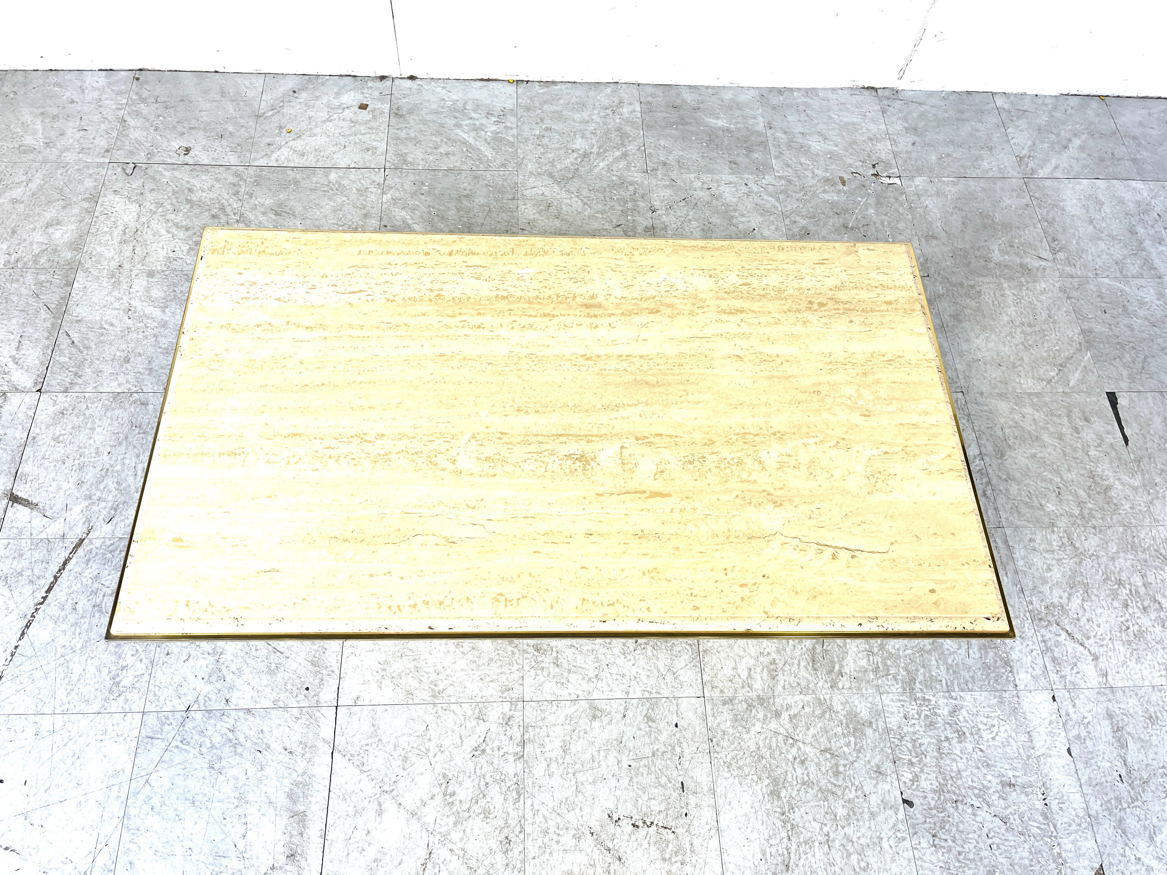 Table basse en travertin et laiton par Fedam, années 1970