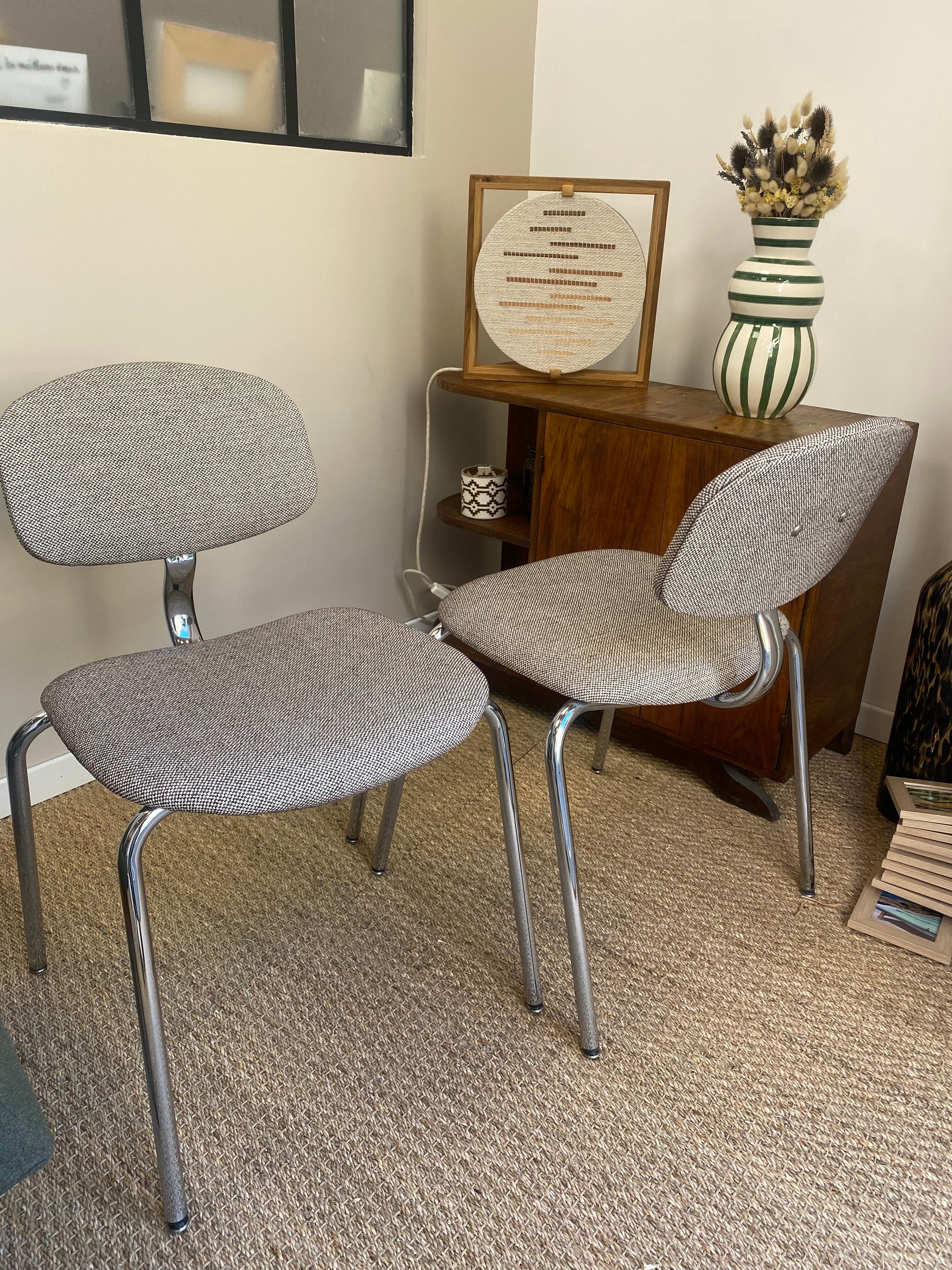 Suite de 4 chaises modèle 420-44, attribuées à Pierre Paulin pour Stee
