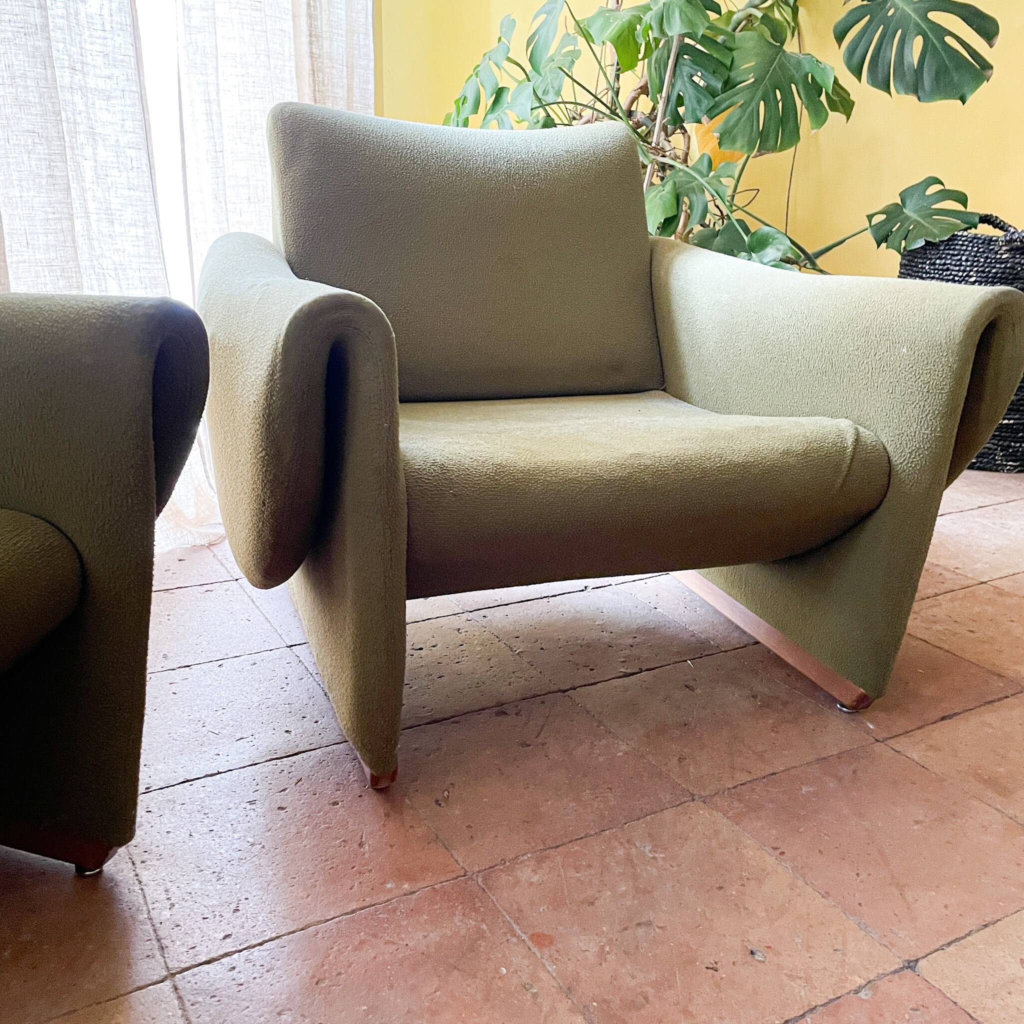 Set of a sofa and 2 armchairs