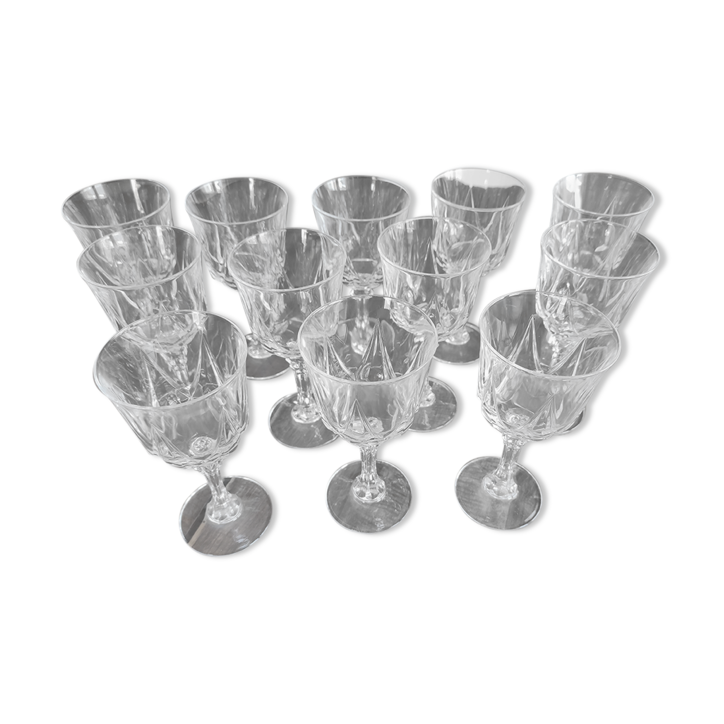 Lot de 12 verres à vin blanc en cristal ciselé