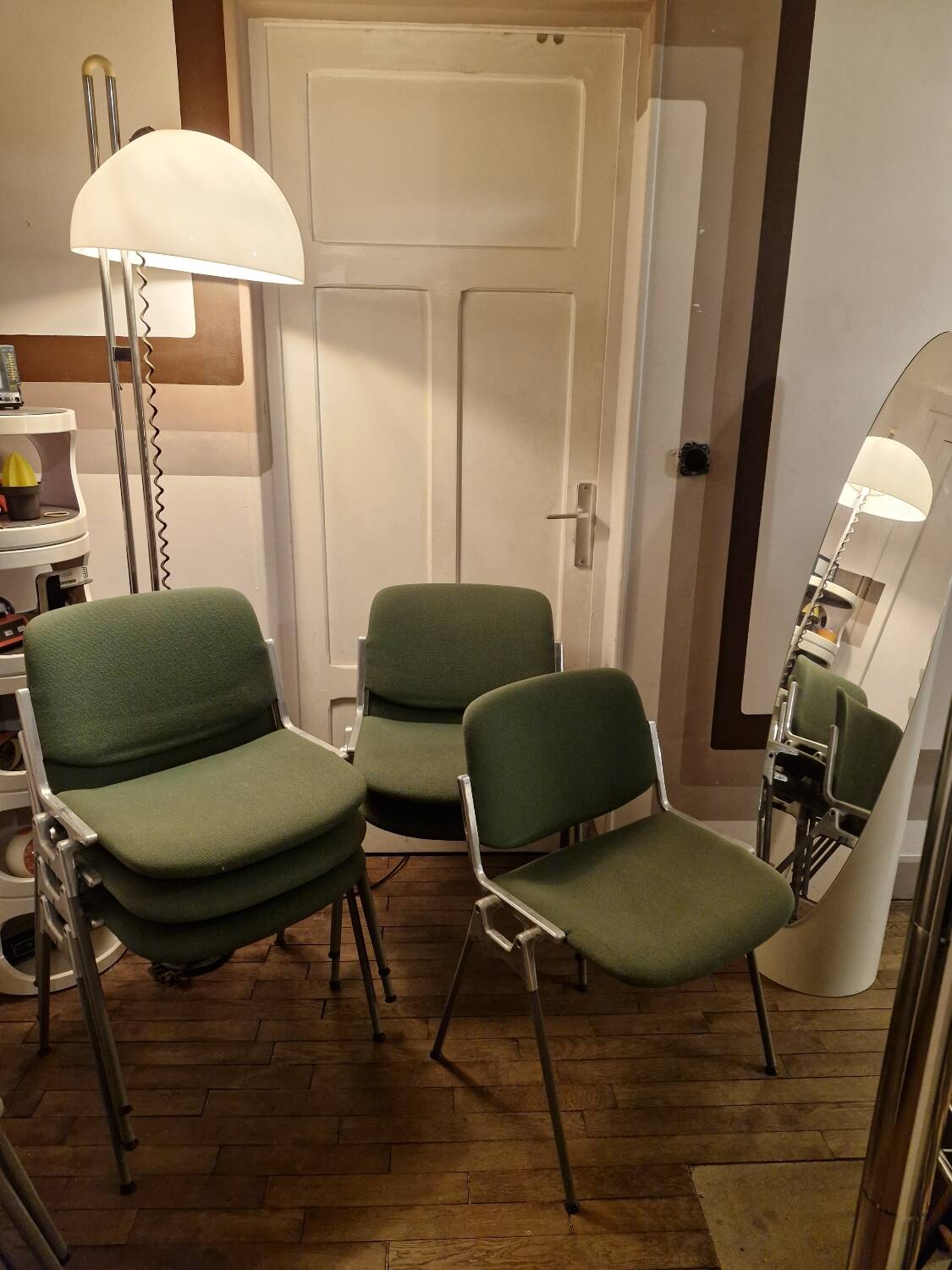 Suite of 6 DSC 106 chairs by Giancarlo Piretti for Castelli / Anonima.