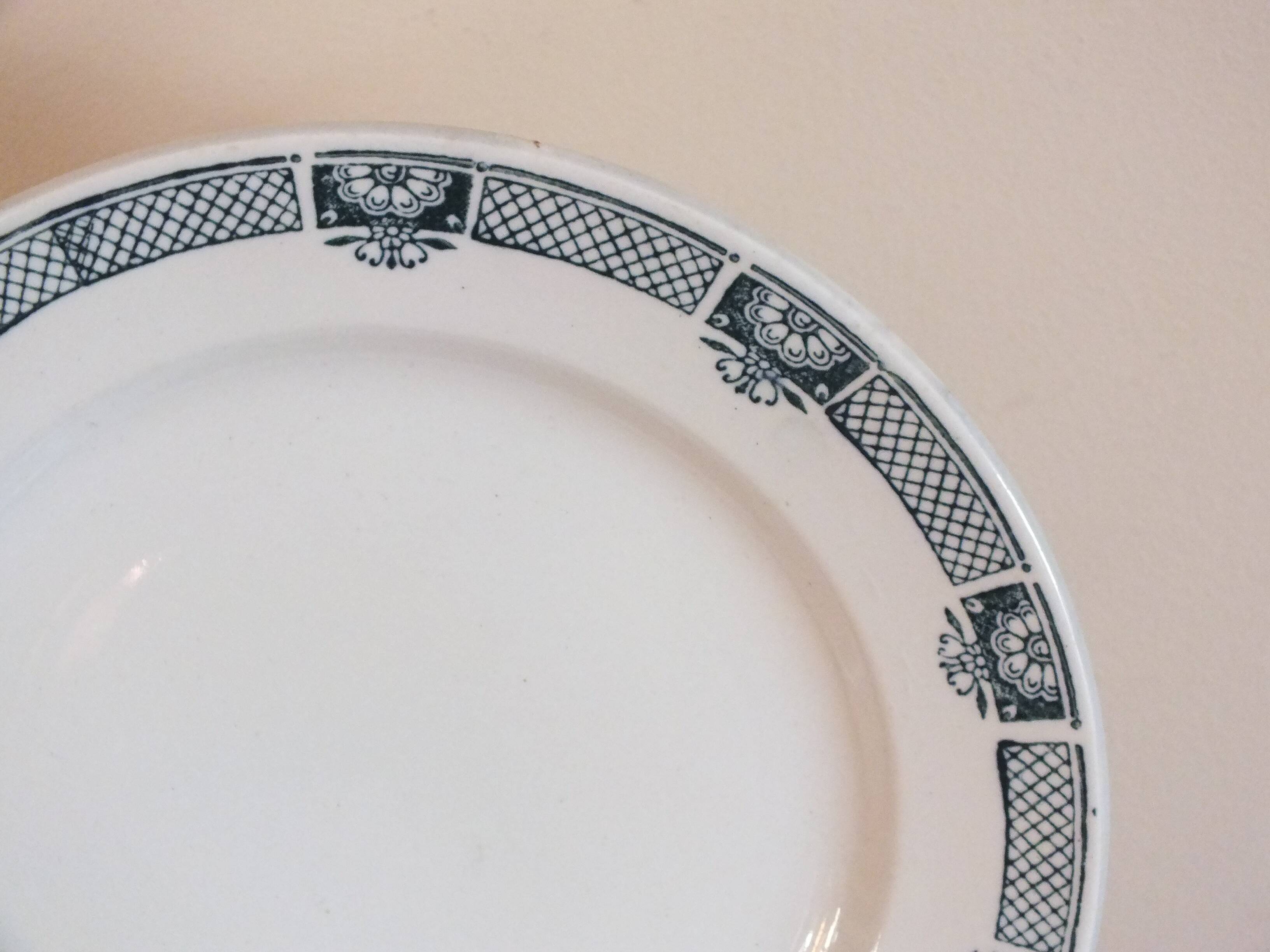 1 vintage dessert plate Saint Amand decor 4020