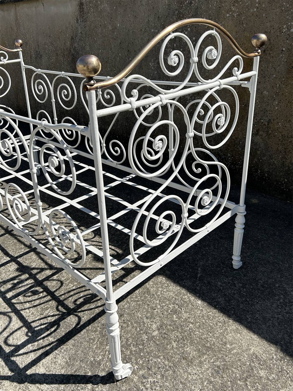 Lit banquette, wrought iron and copper, romantic Napoleonic III style, late 19th century.