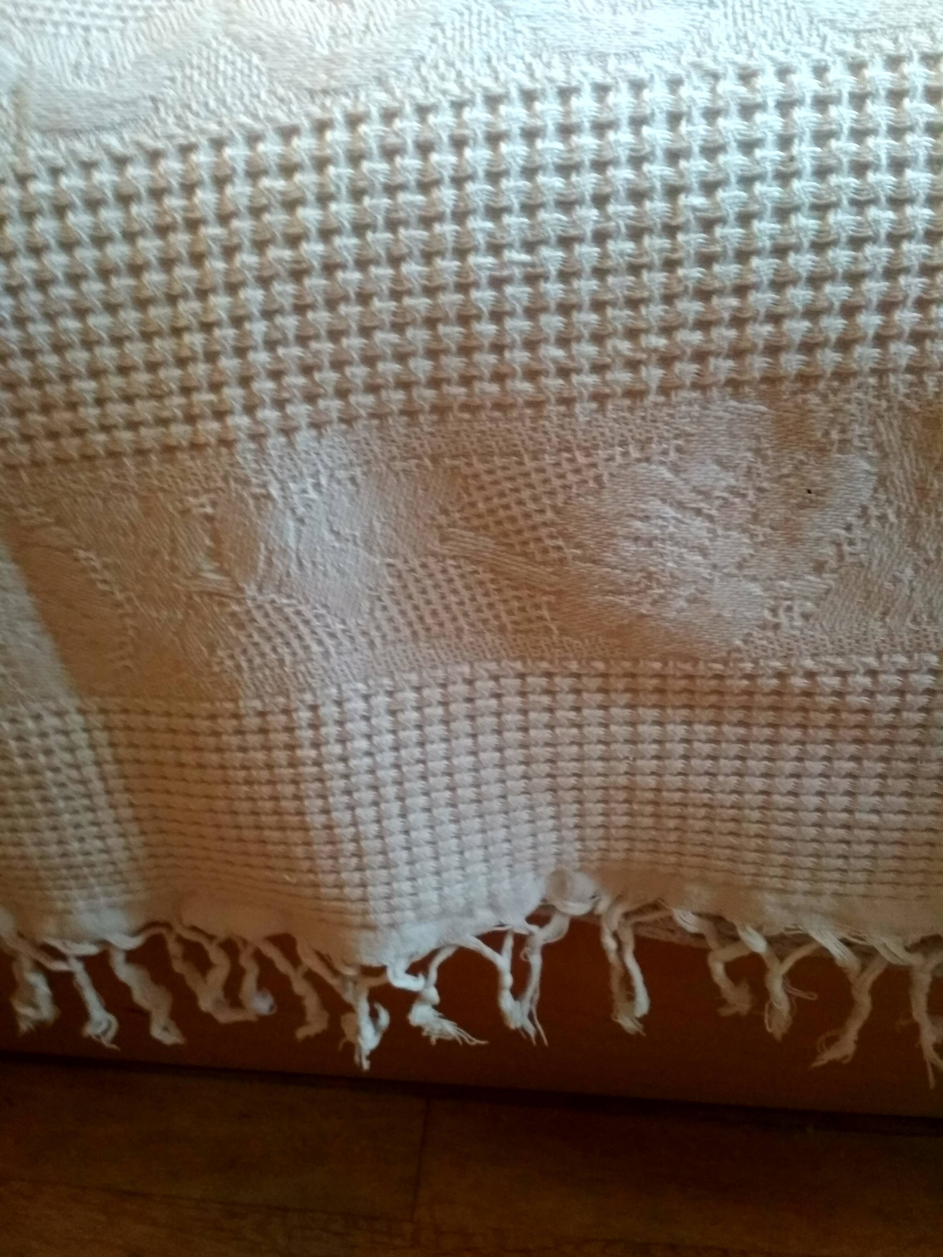 Bedspread in woven white cotton, double bed